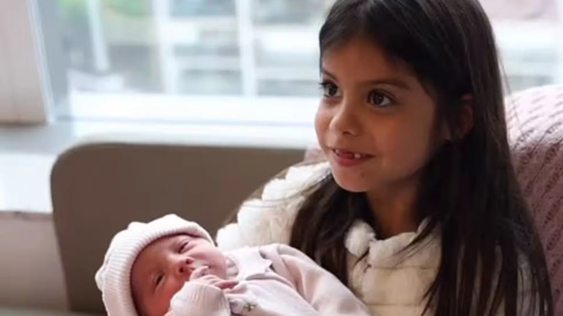 Maíra Cardi prepara surpresa no primeiro encontro das duas filhas