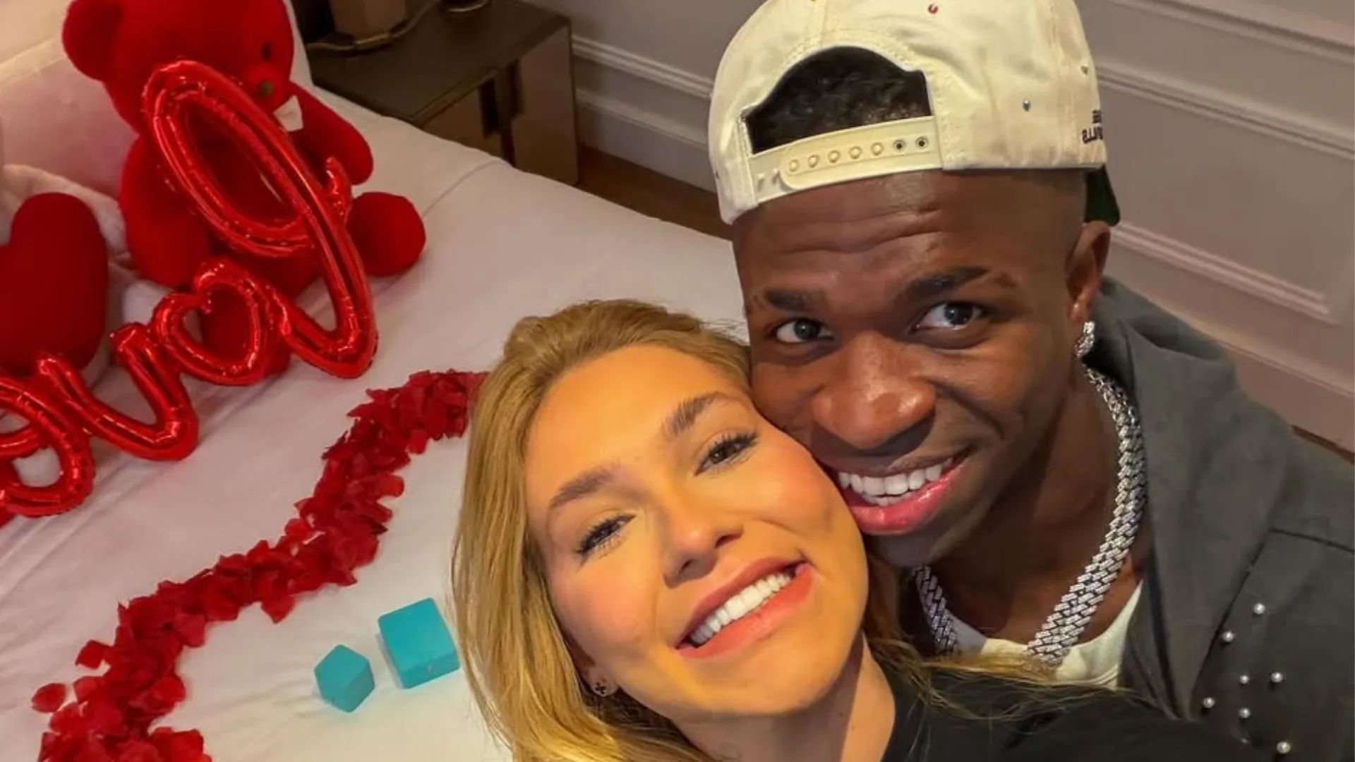 Virginia ganhou mais de R$ 250 mil em joias de Vini Jr.