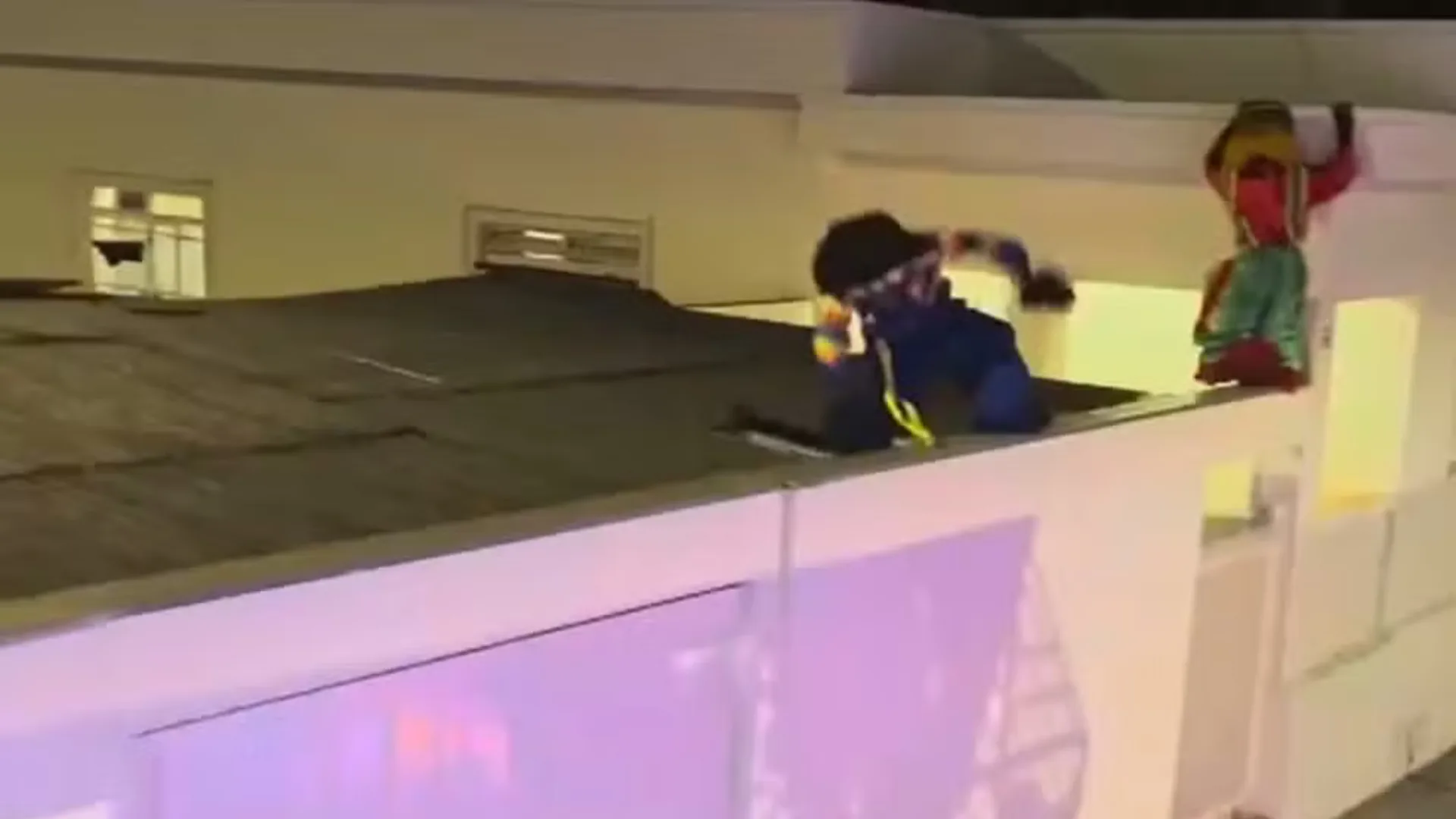 Dançarino fantasiado de Fofão cai em telhado durante apresentação em Itaú de Minas