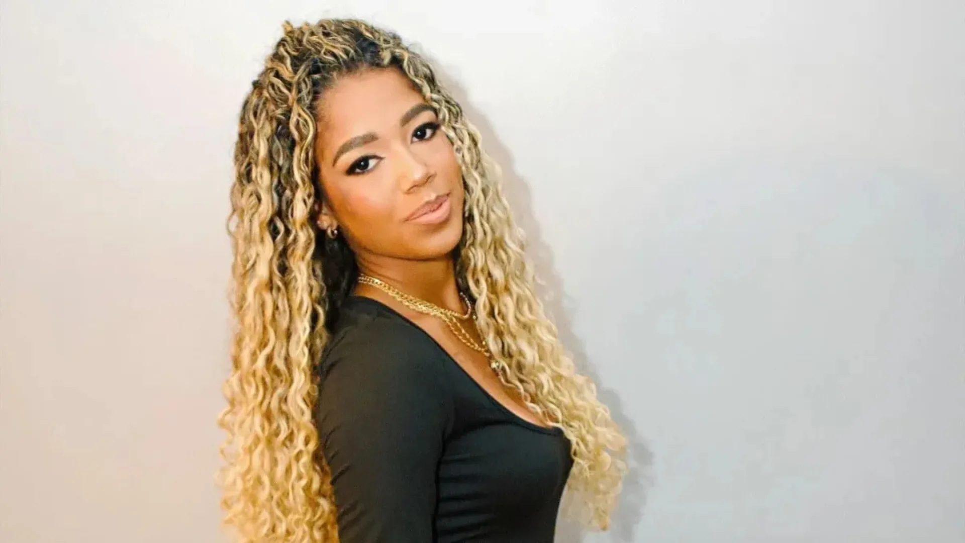 Vivi Noronha fala sobre rotina após término com MC Poze e rebate comentários nas redes