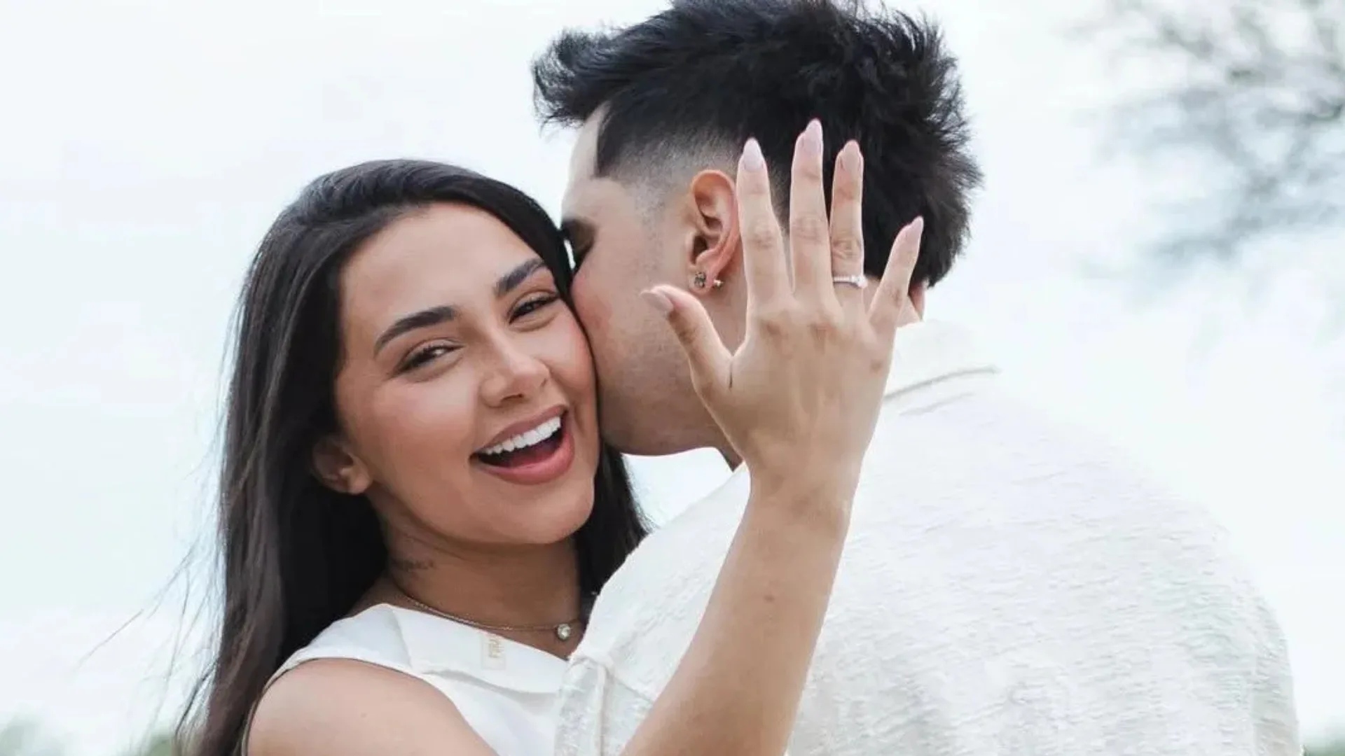 Coringa revela vídeos treinando o pedido antes de ajoelhar para Tainá Costa