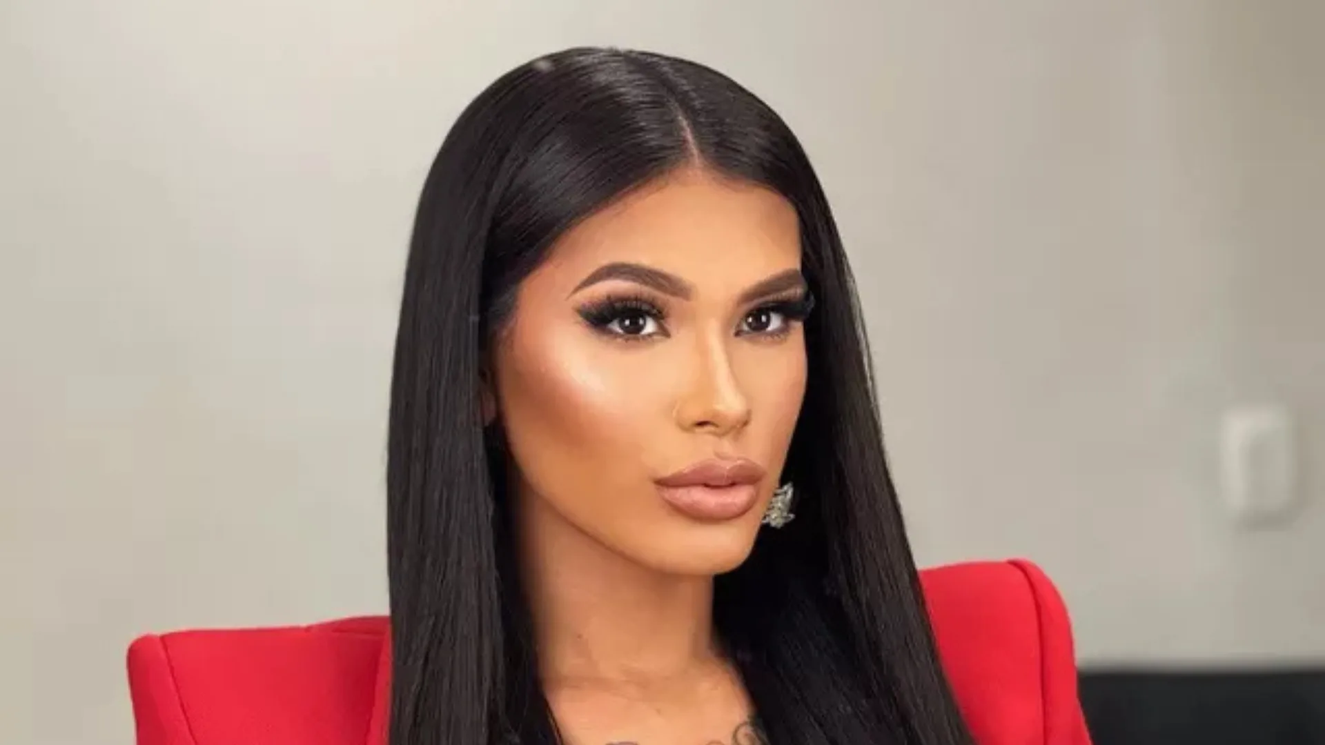 Pocah registra momento em que é chamada de “baranga” por policial e desabafa nas redes