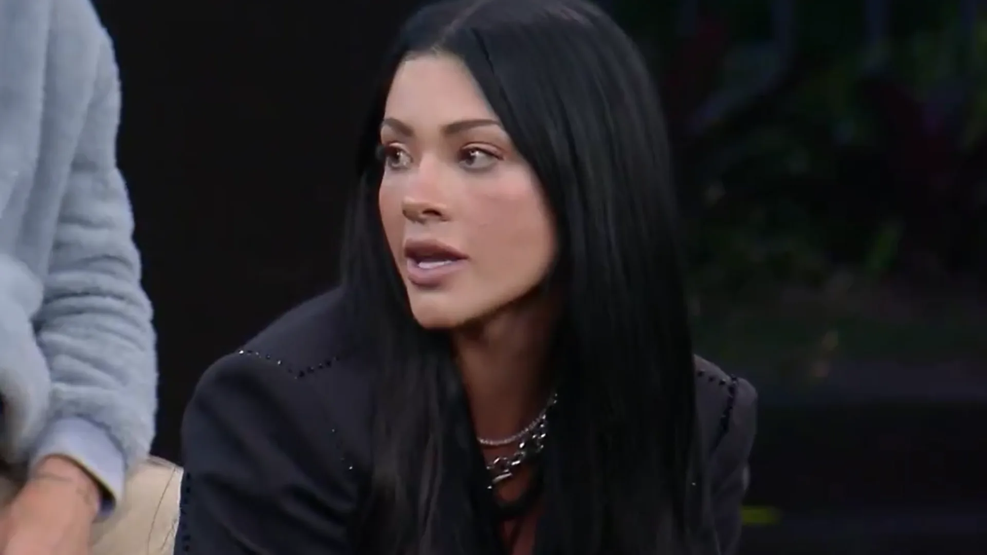 A Fazenda 17: Ray acusa Duda de usar drogas e Galisteu intervém