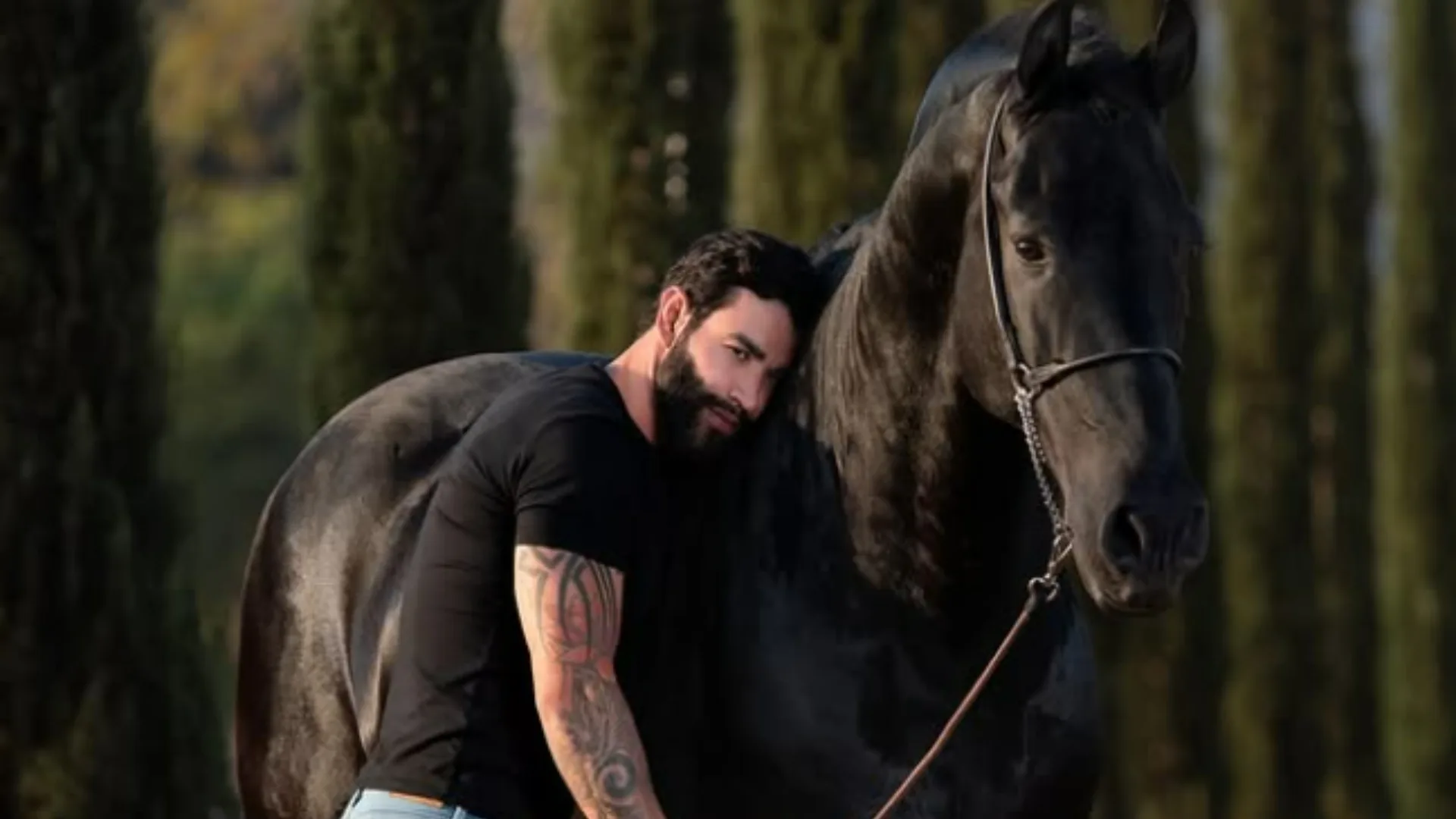 Gusttavo Lima promete dar cavalo de presente a fã mirim