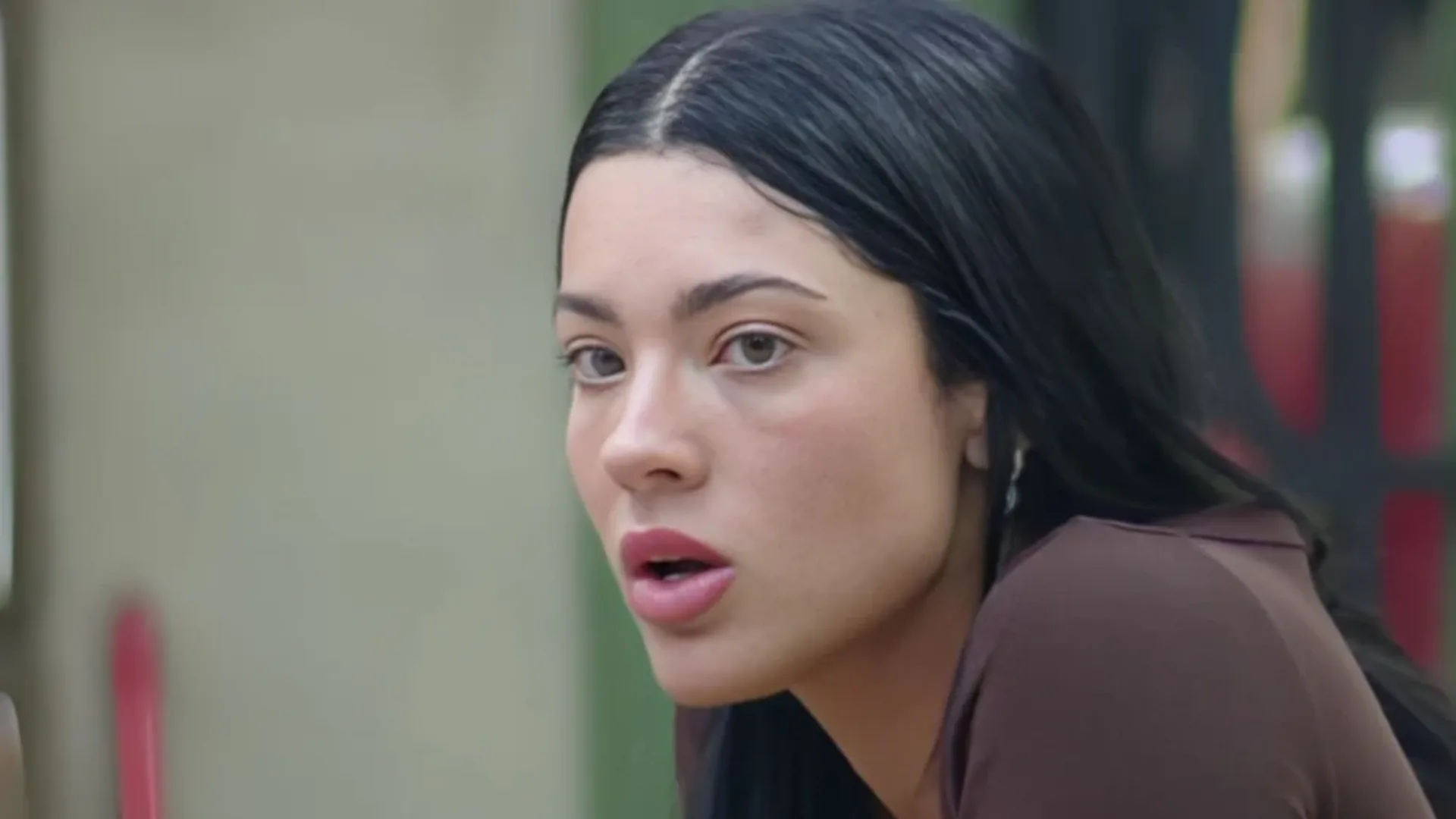 A Fazenda 17: Rayane pede ‘socorro’ em discussão com Tamires