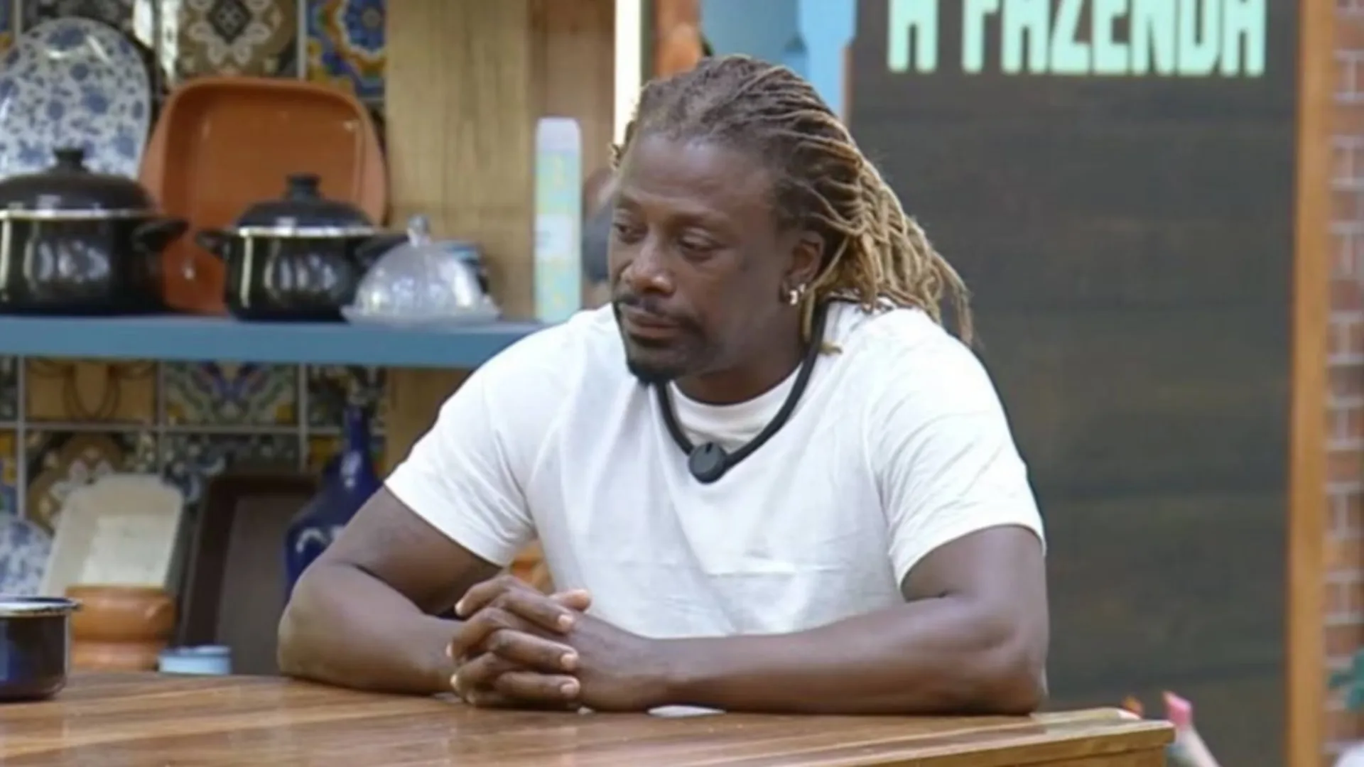 A Fazenda 17: Creo recebe notícia sobre a mãe e toma decisão