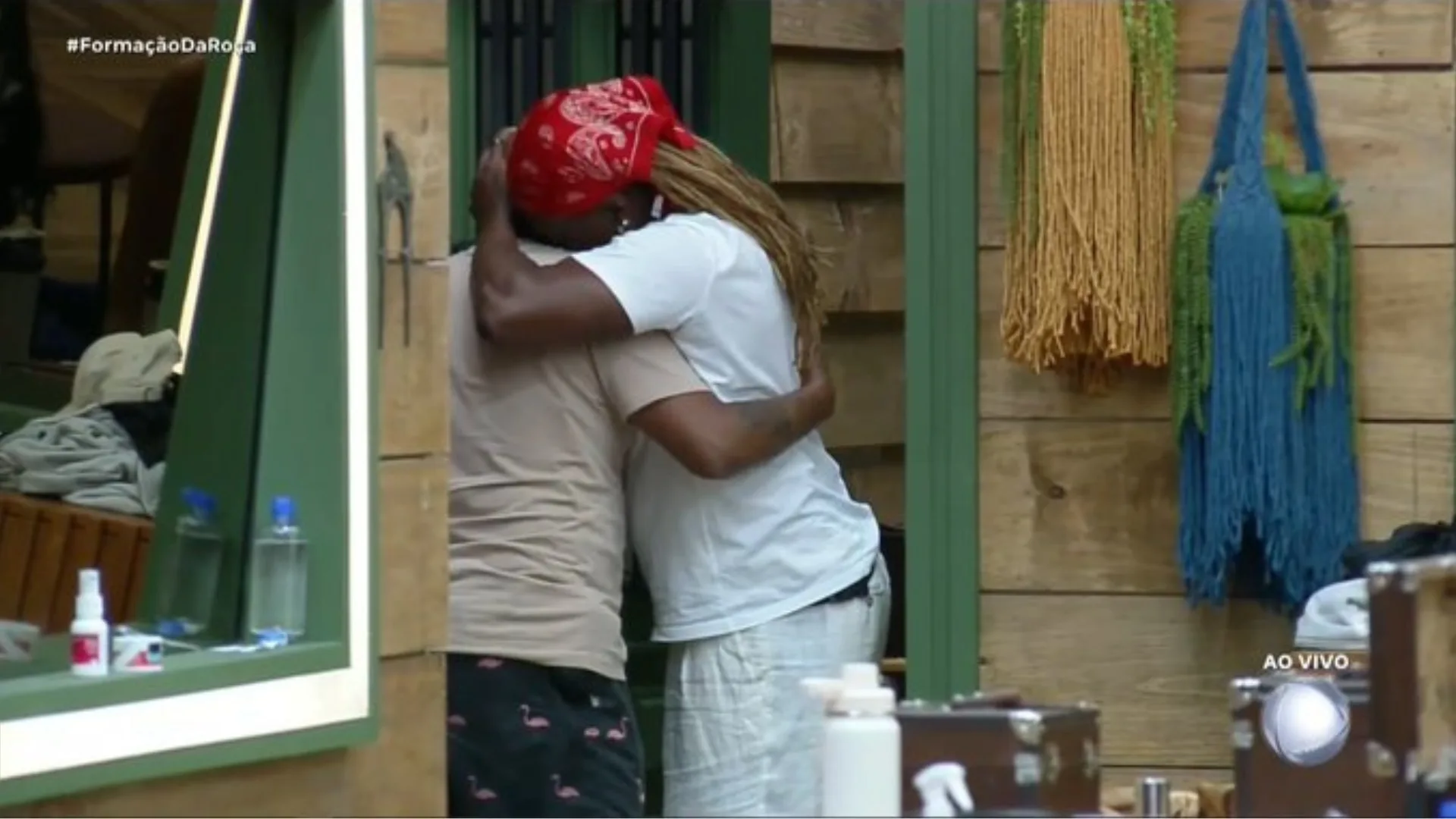 A Fazenda 17: Creo pede dinheiro a Toninho para ajudar a mãe