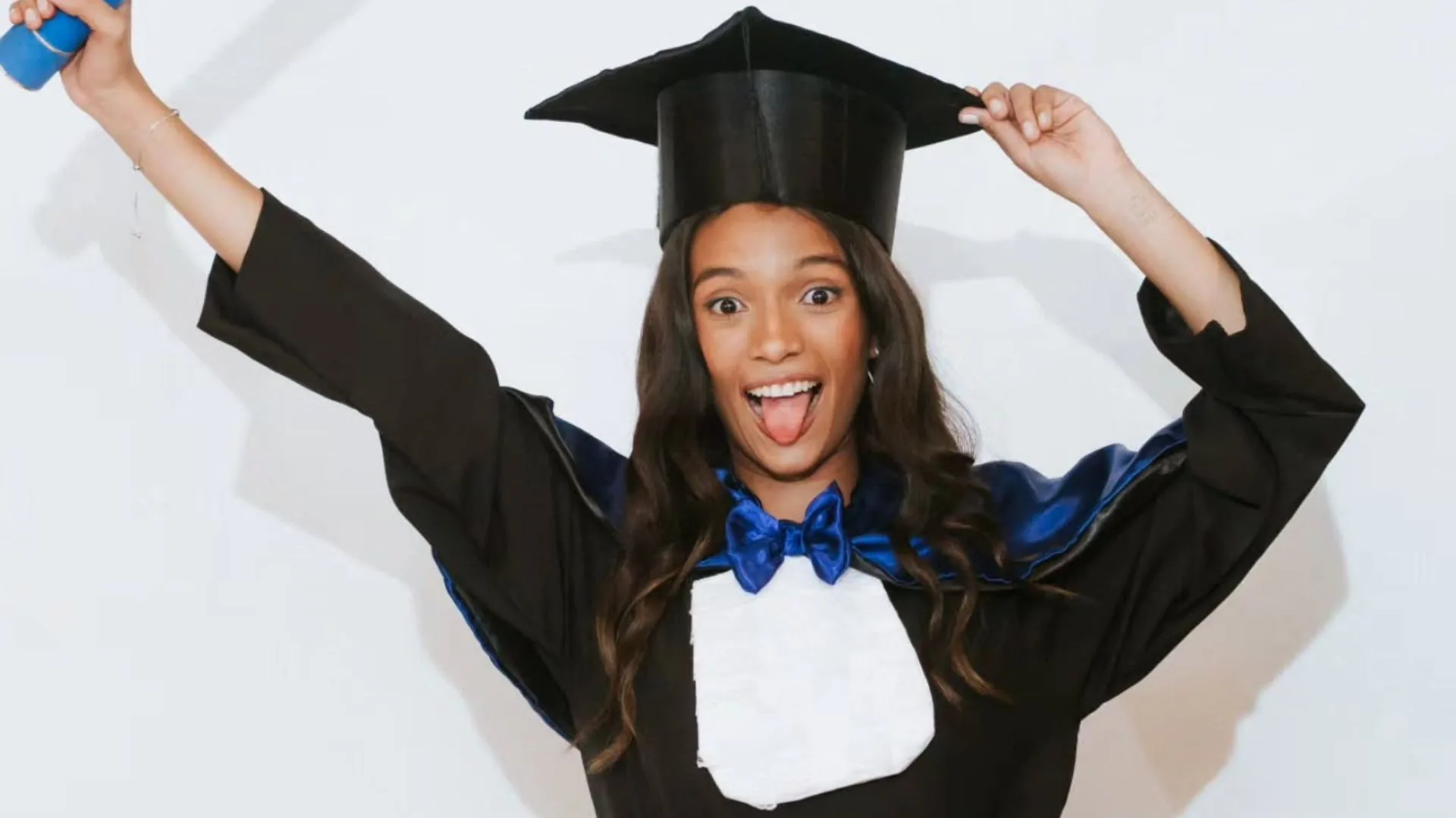 Rayssa Leal celebra formatura no Ensino Médio e exibe registros