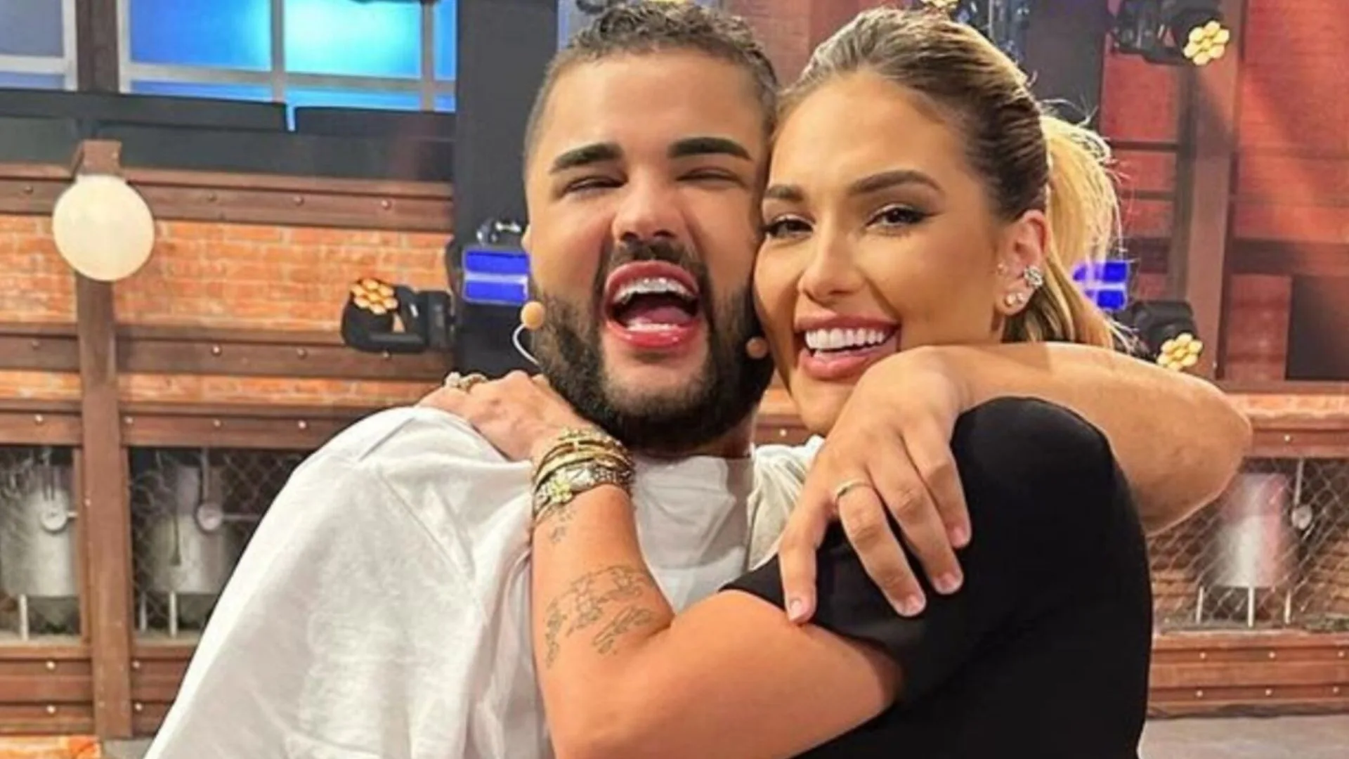 Lucas Guedez usa guindaste para receber presente luxuoso de Virginia