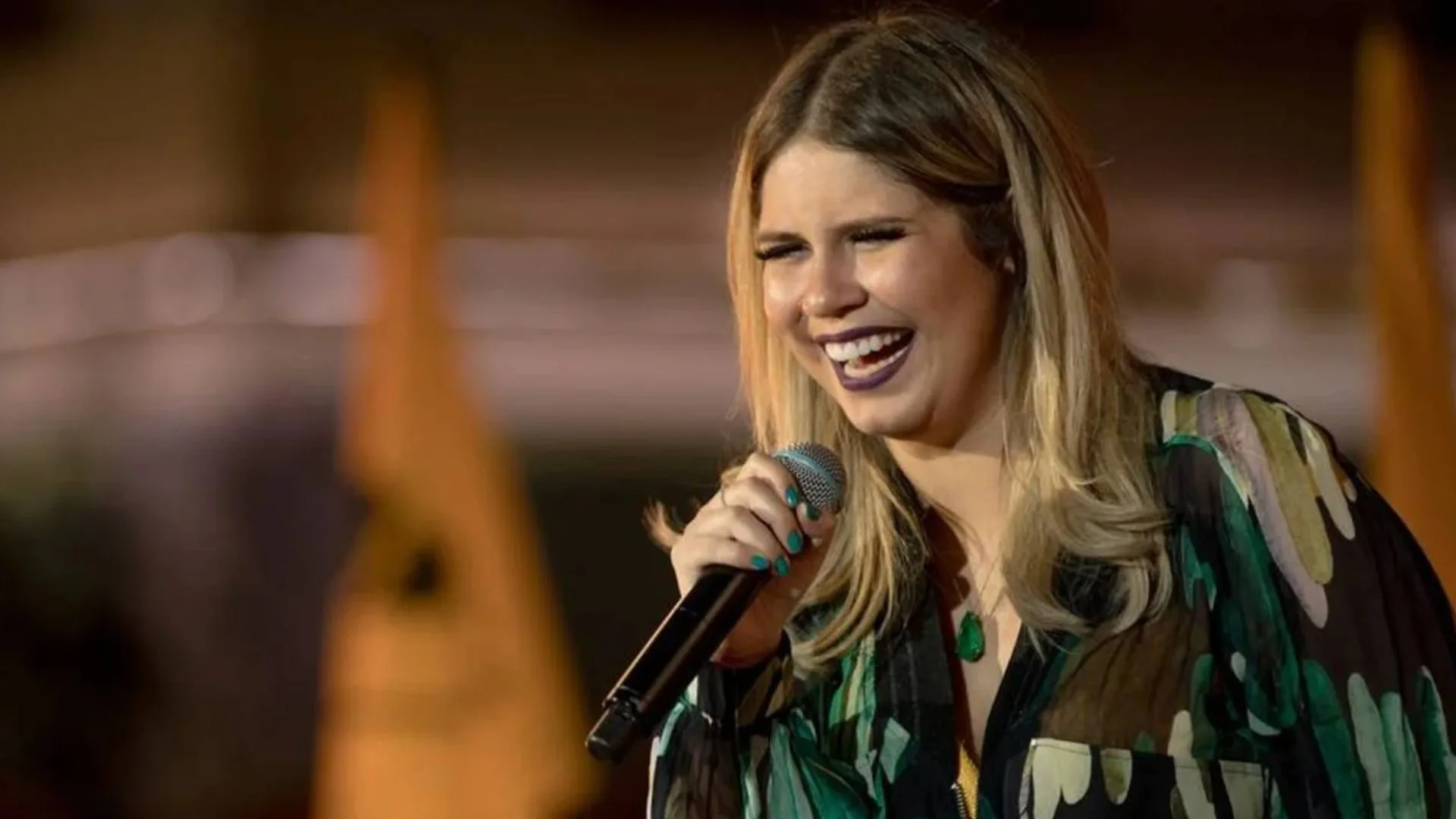 Fãs recuperam vídeo de Marília Mendonça cantando antes da fama