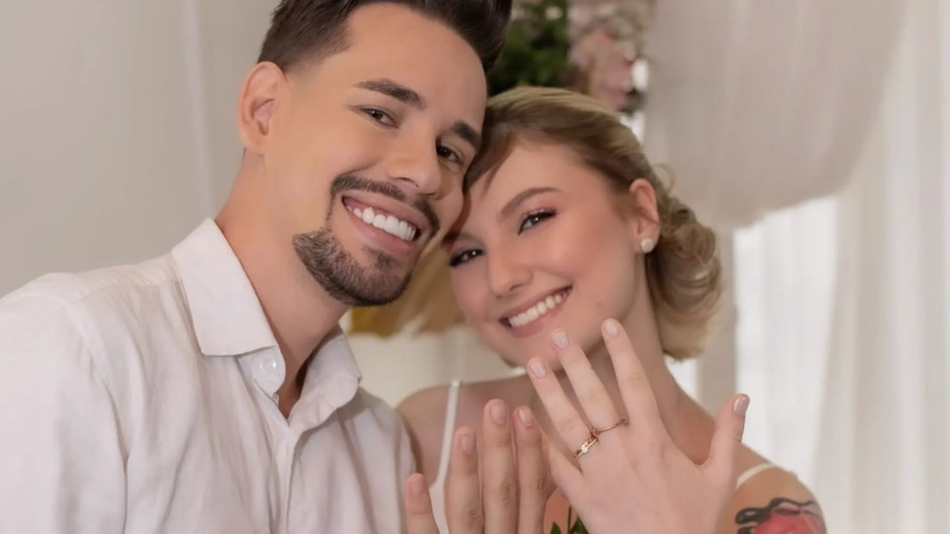 Marido de Isabel Veloso posta foto ao lado da influenciadora em hospital