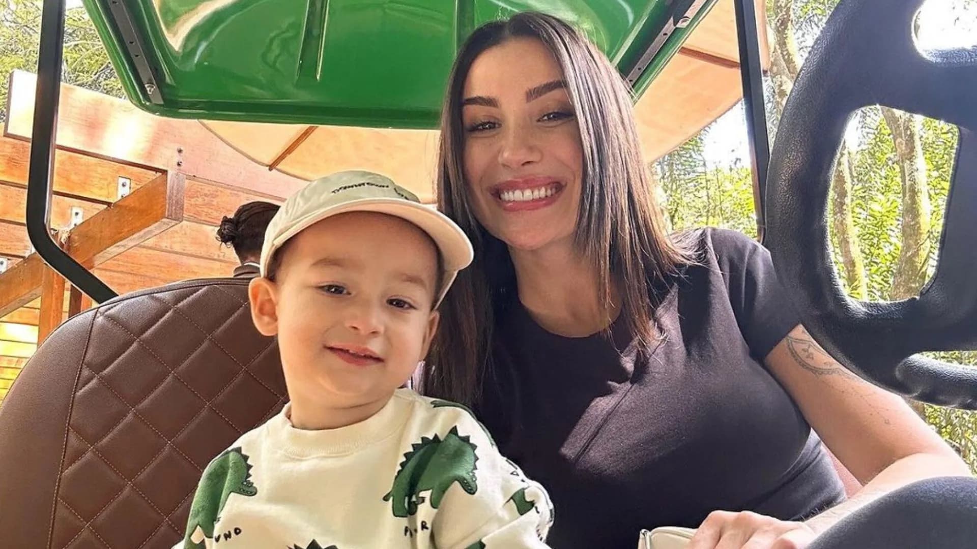 Bianca Andrade faz biscoitos de Natal com o filho e encanta seguidores