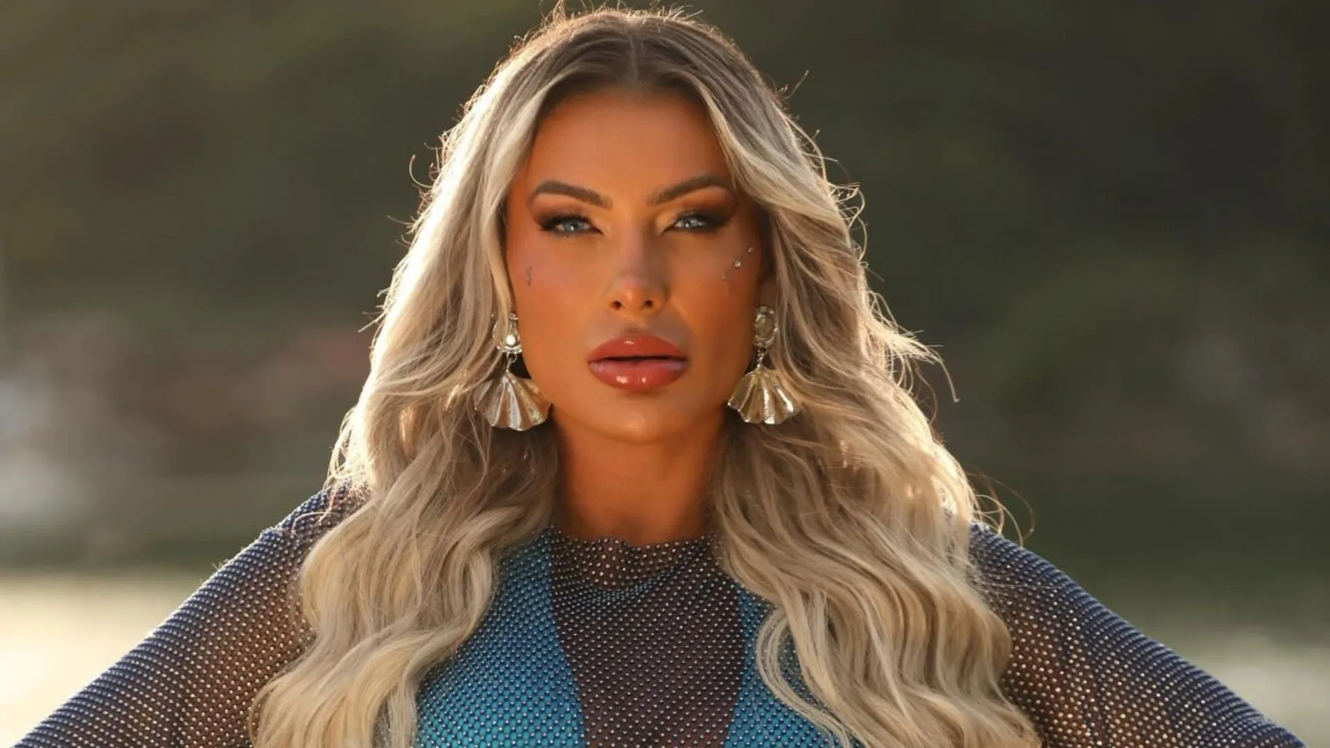 Andressa Urach divulga trechos de polêmico debate contra 31 Cristãos