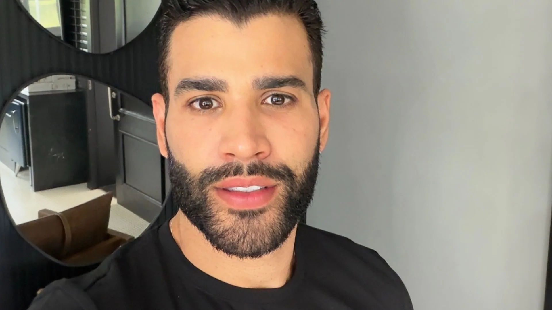 Fã celebra fim da quimioterapia em navio de Gusttavo Lima e ganha homenagem