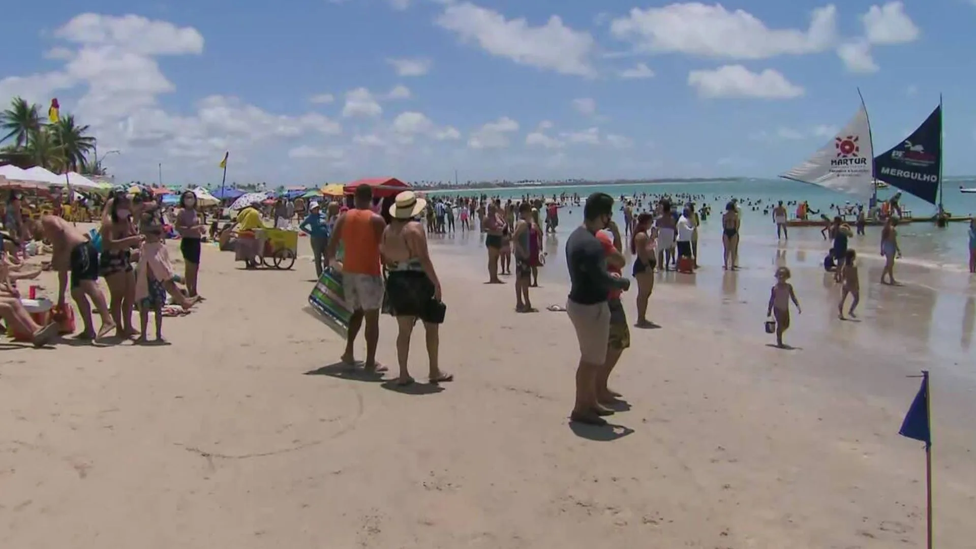 Prefeitura suspende barraca ligada a agressão de casal em Porto de Galinhas