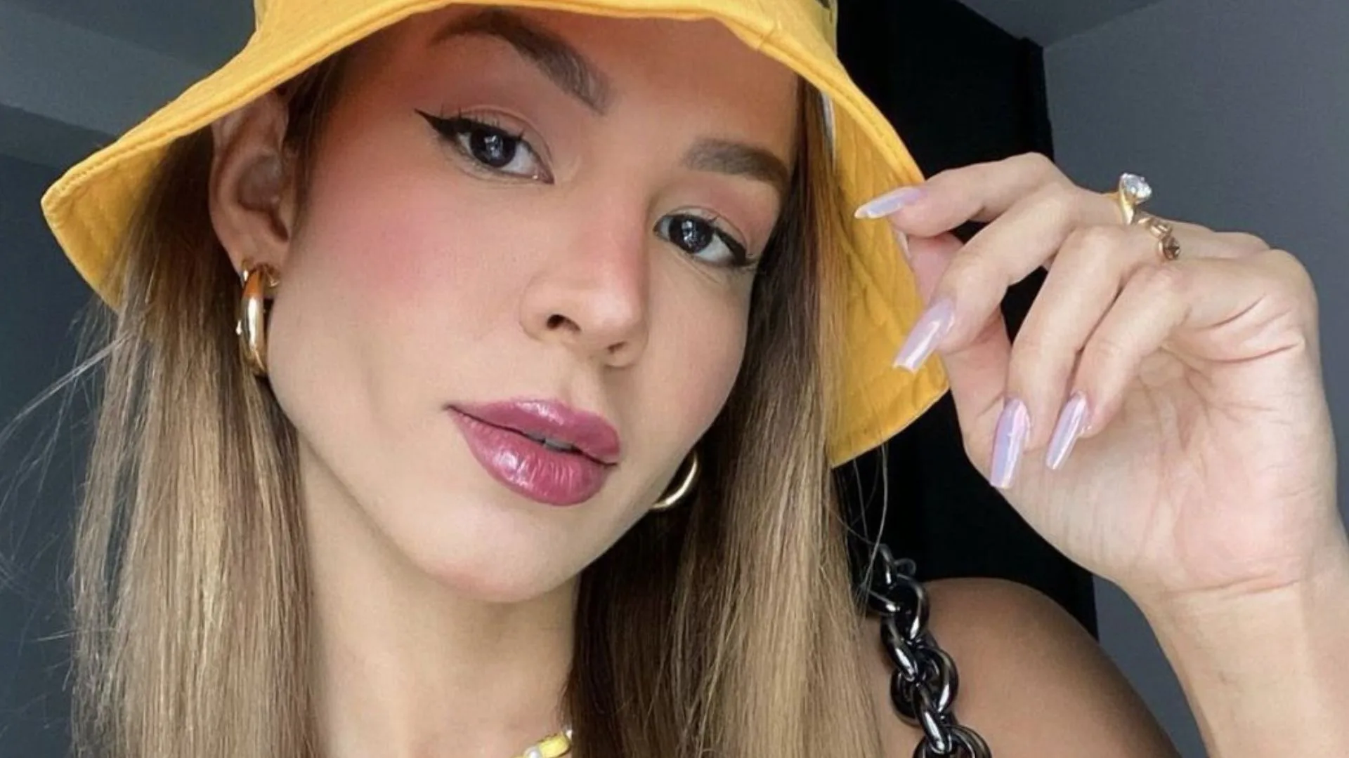 Ex-BBB Kerline anuncia morte do pai e desabafa: “Momento de dor”