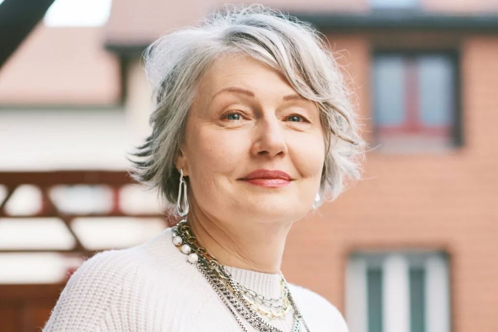 Cabelo muda a cada 7 anos? Entenda o mito e o que altera os fios