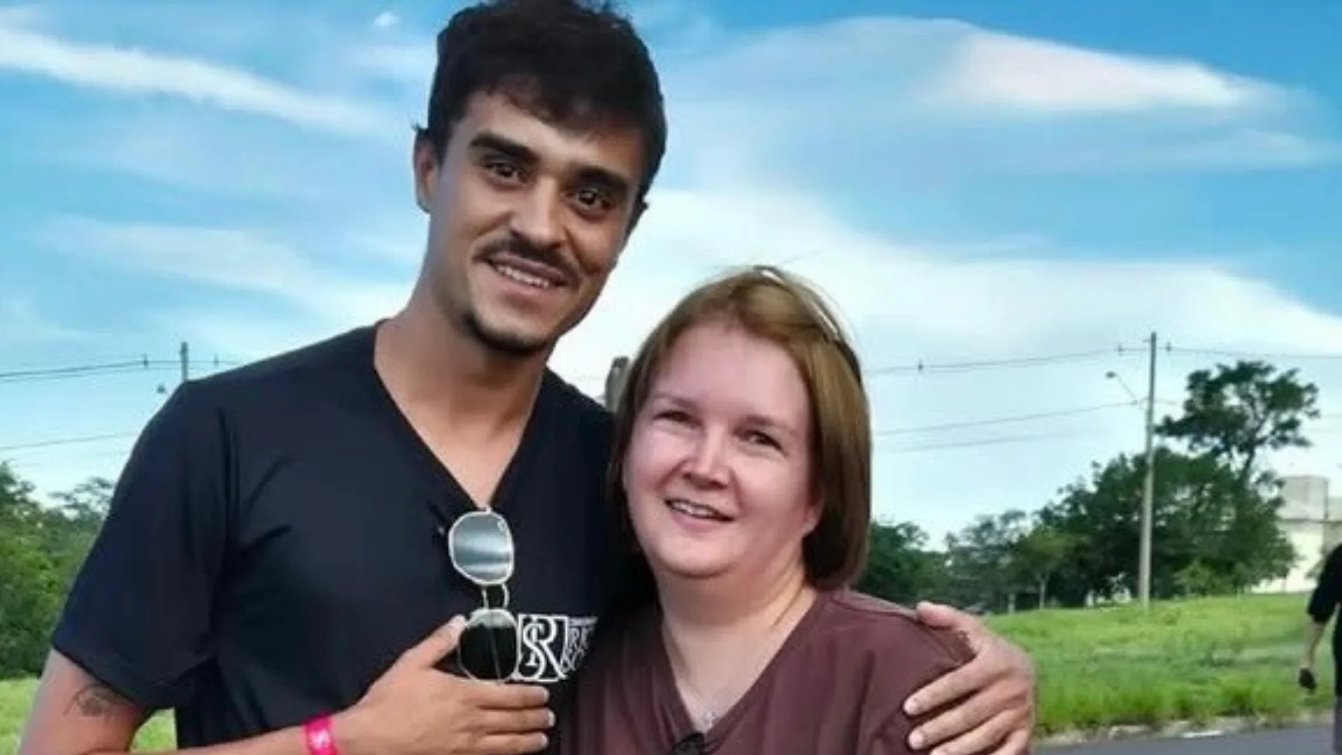 Fã encontra Elize Matsunaga na rua e revela que ela trabalha com roupas para pets