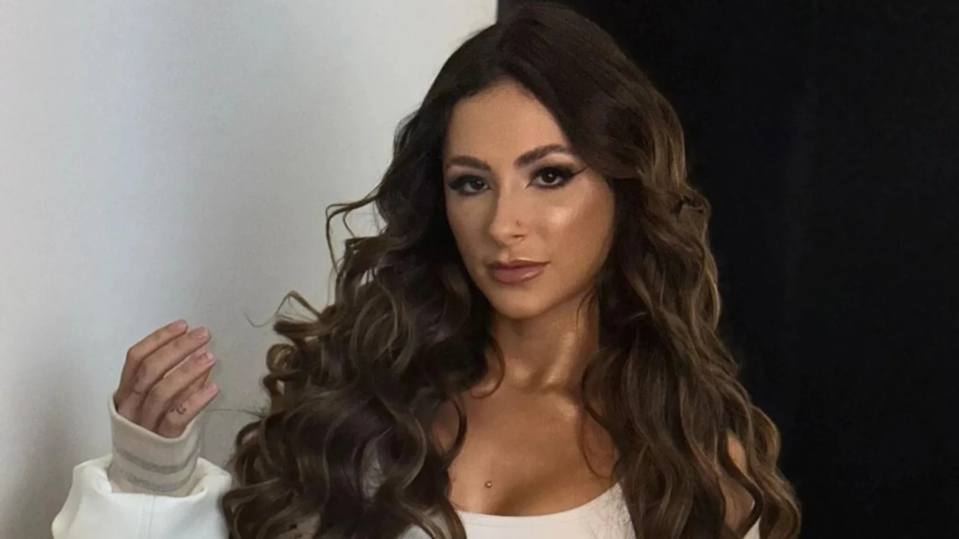 Nathalia Valente se emociona ao relatar realidade de crianças na Angola