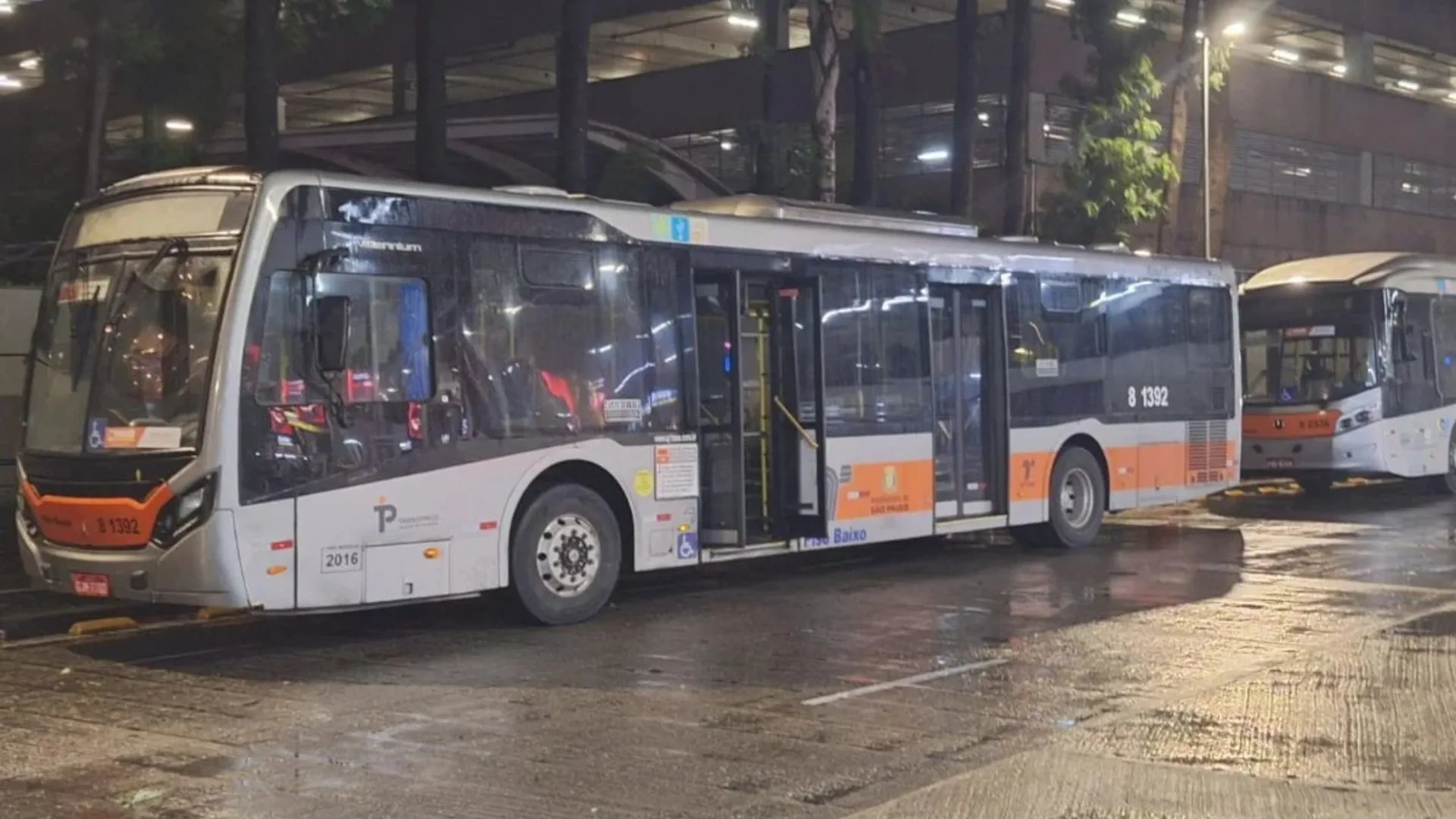 Greve surpresa de ônibus em SP é suspensa após reunião com a Prefeitura