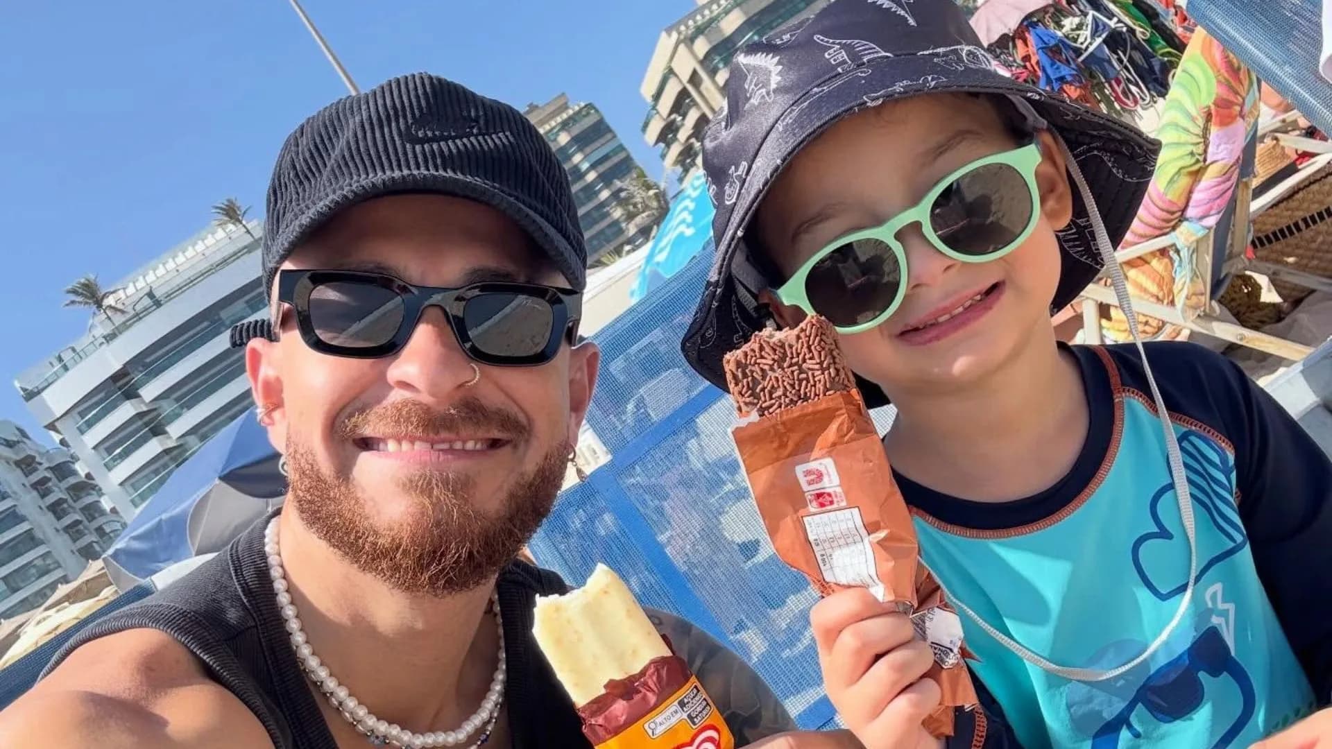 Com apenas 4 anos, Cris, filho de Fred, impressiona ao traduzir história