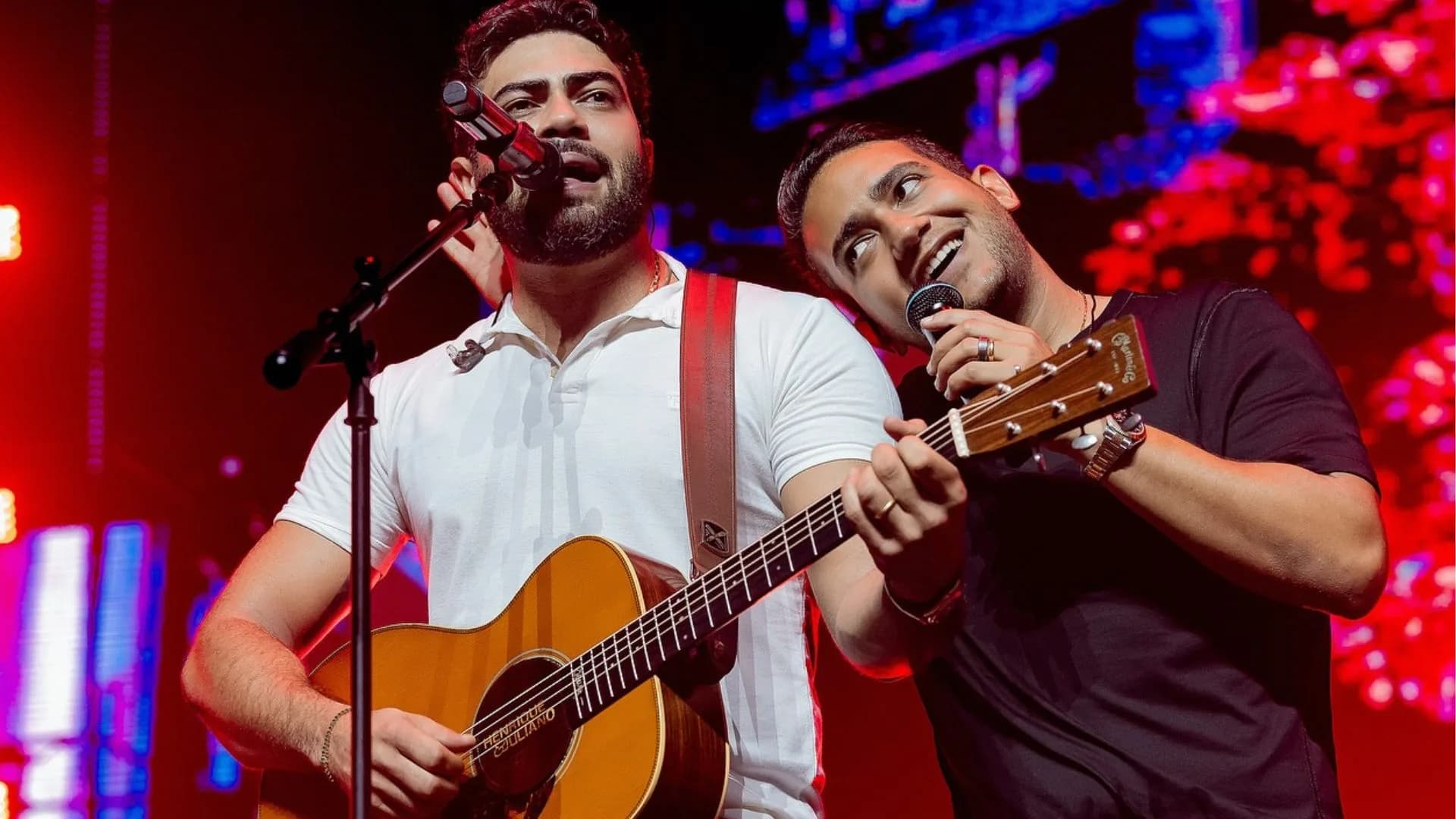 Henrique e Juliano caem na risada após fã ‘corrigir’ música da dupla