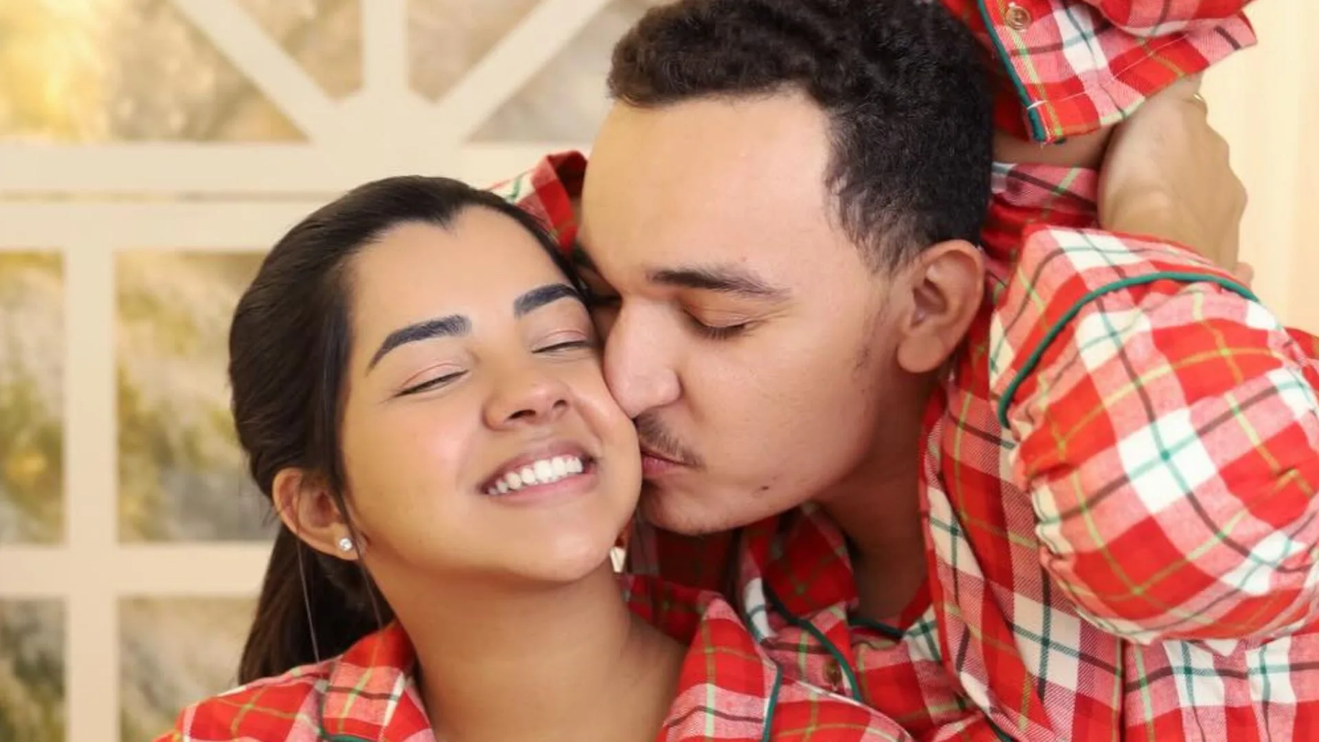 João Gomes homenageia a esposa após ganhar 4 troféus no Prêmio Multishow