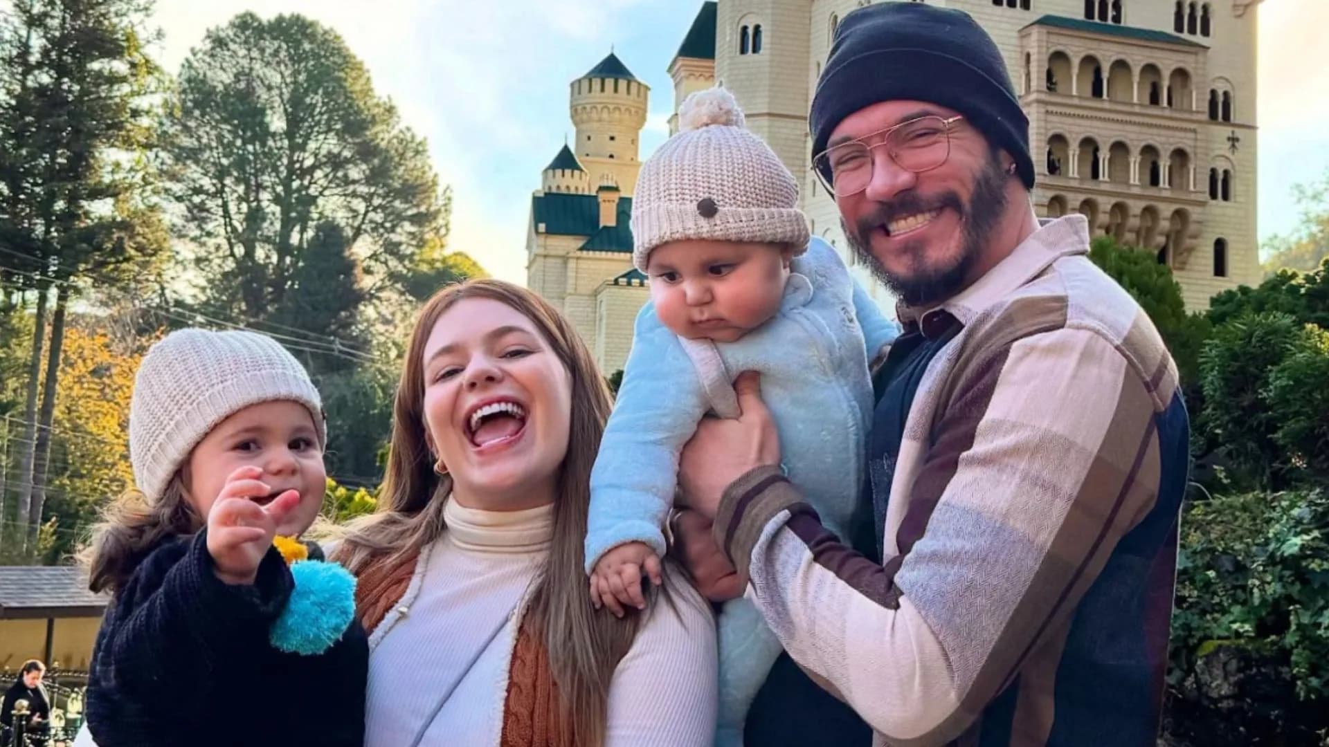 Viih Tube revela que estava evacuando quando o filho queimou a mão