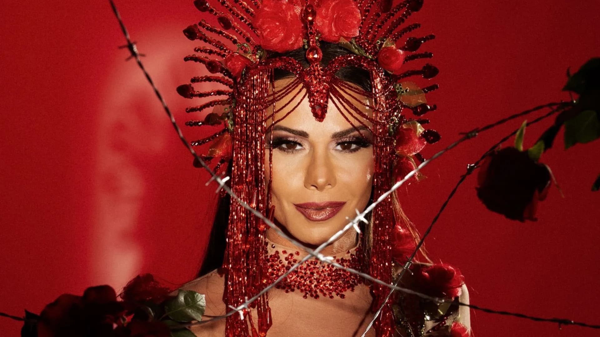 Viviane Araújo exibe samba no pé durante minidesfile da Acadêmicos do Salgueiro