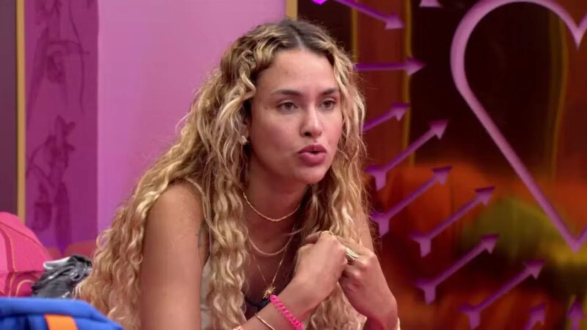 Web resgata vídeo de Sarah falando de Ana Paula no BBB 21