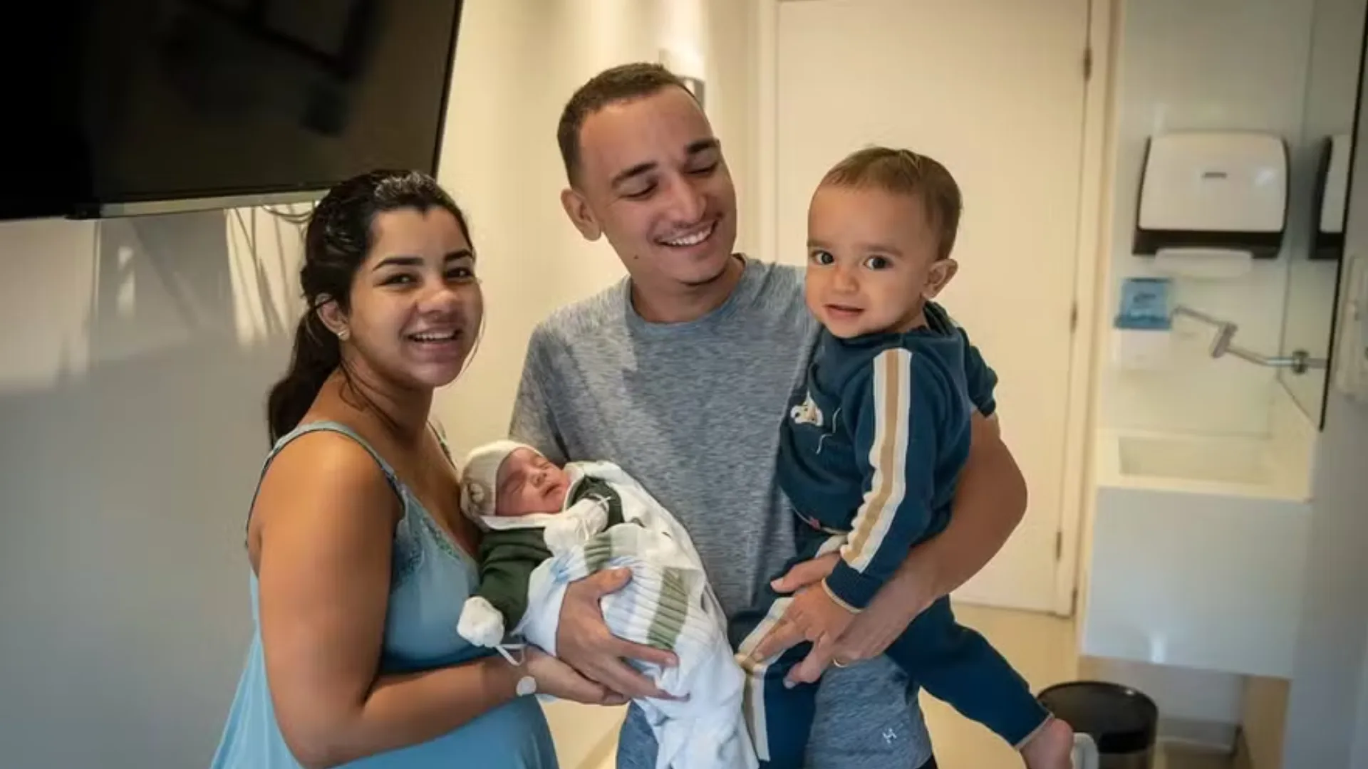 Ary Mirelle rebate acusações de internauta e fala sobre exposição dos filhos nas redes