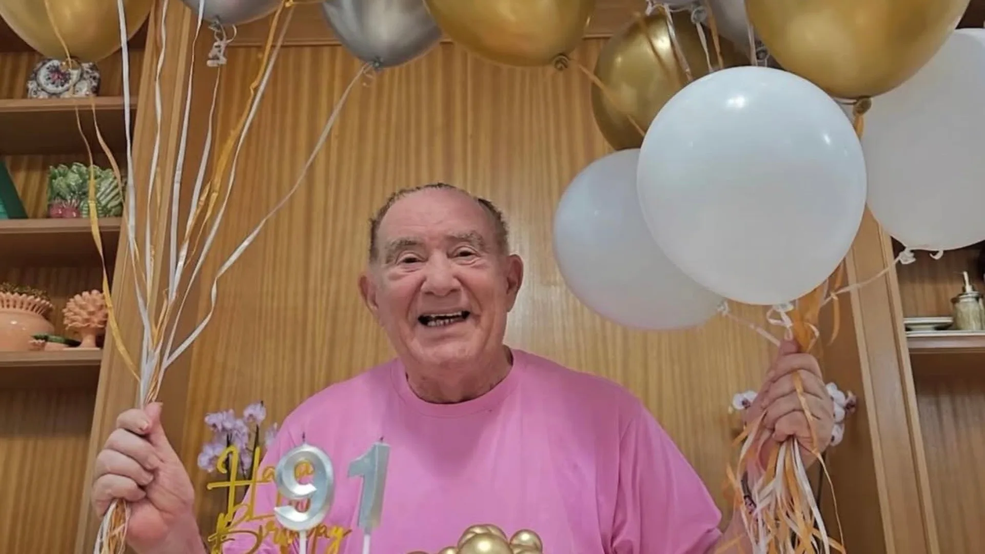 Renato Aragão completa 91 anos e recebe homenagem da filha Lívian