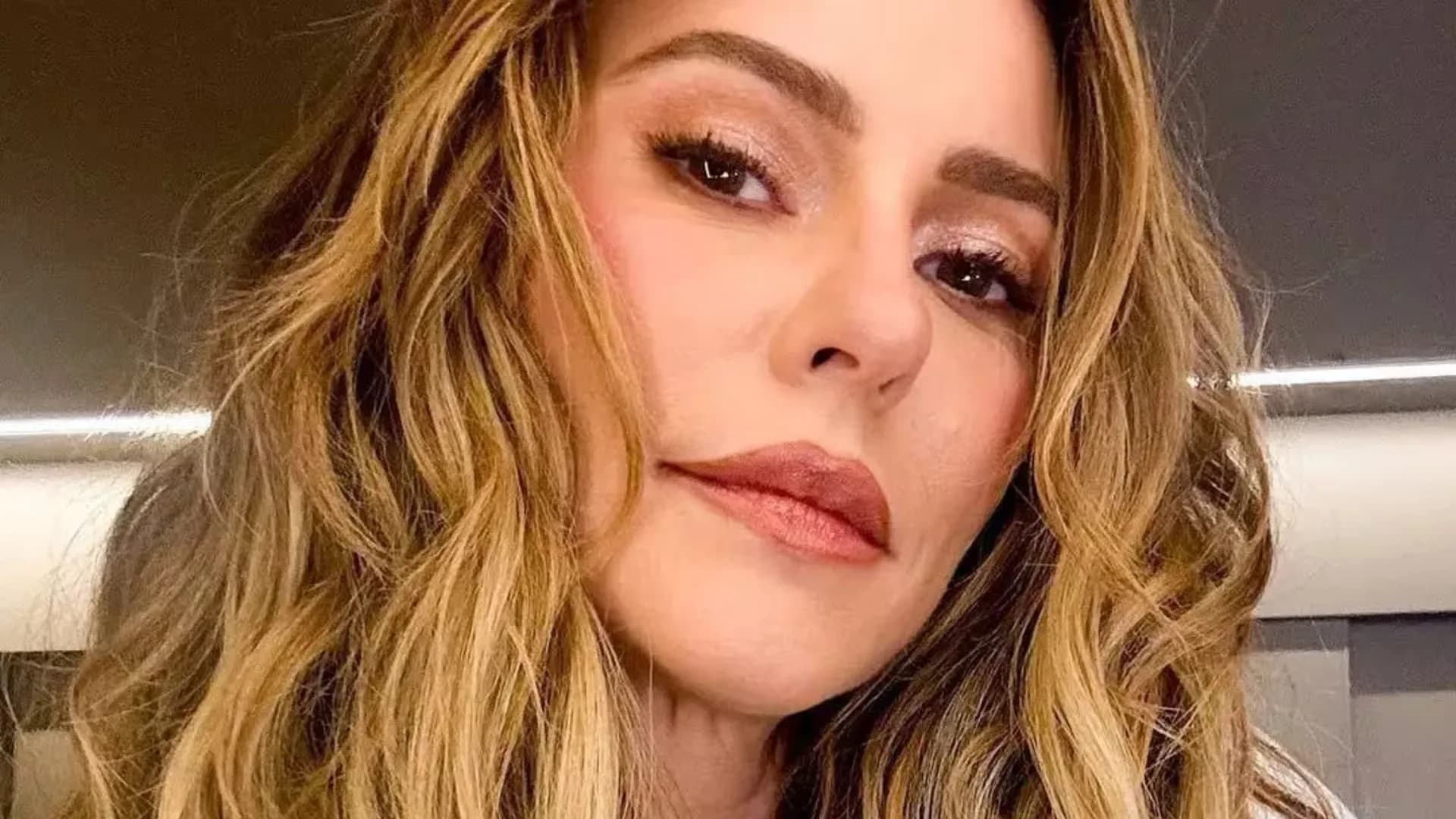 Paolla Oliveira denuncia envio de flores por desconhecido e alerta sobre invasão de privacidade