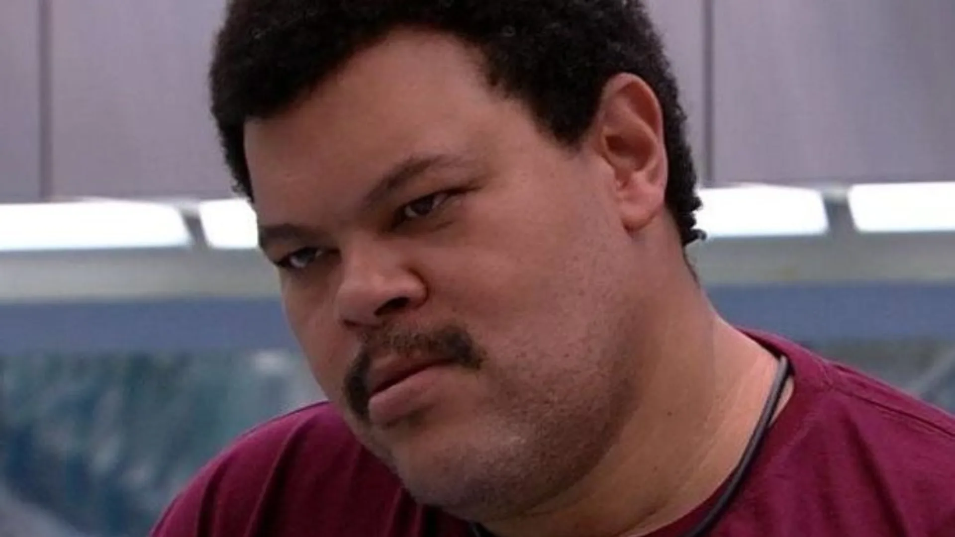 Discussão entre Babu e Jonas esquenta após desentendimento na cozinha