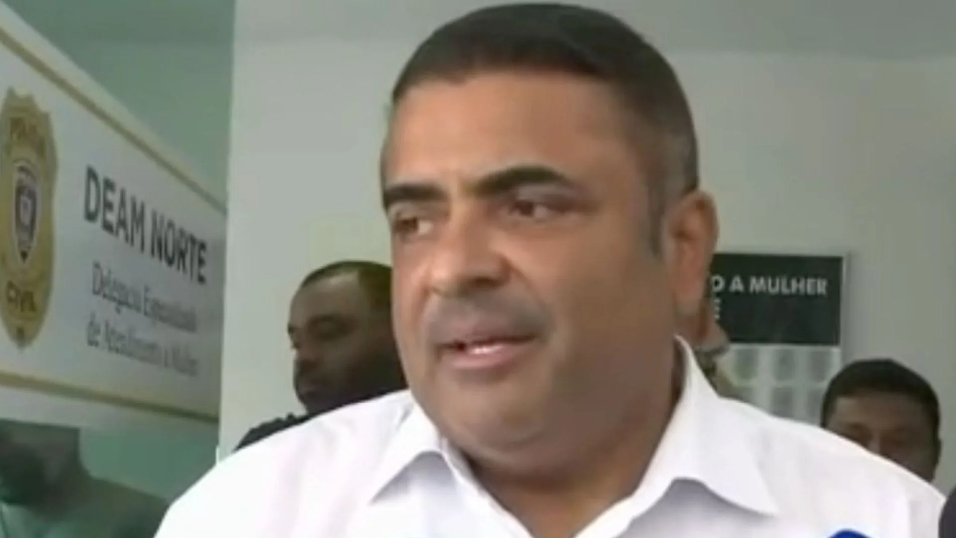 Pai de João Lima pede perdão à nora agredida pelo cantor