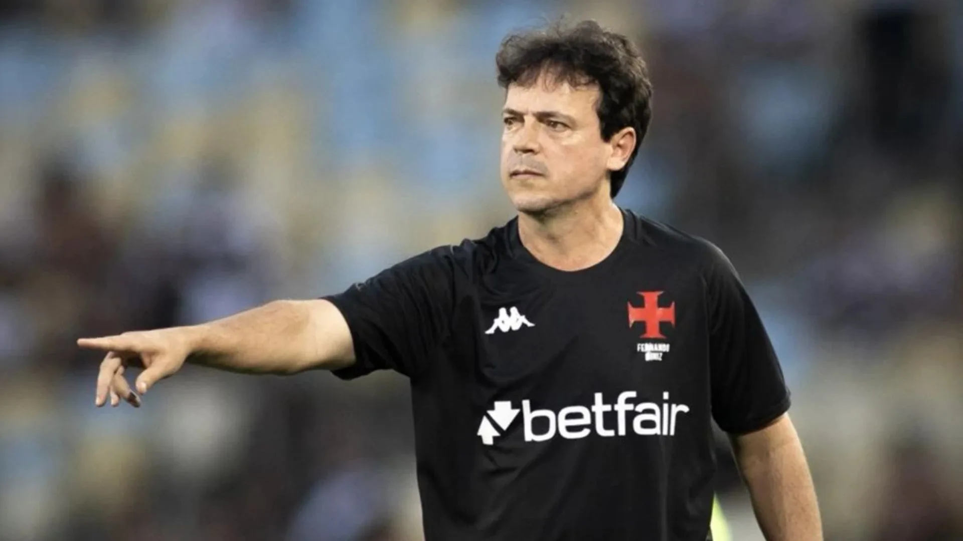 Fernando Diniz dá esporro em jogadores do Vasco e cena viraliza