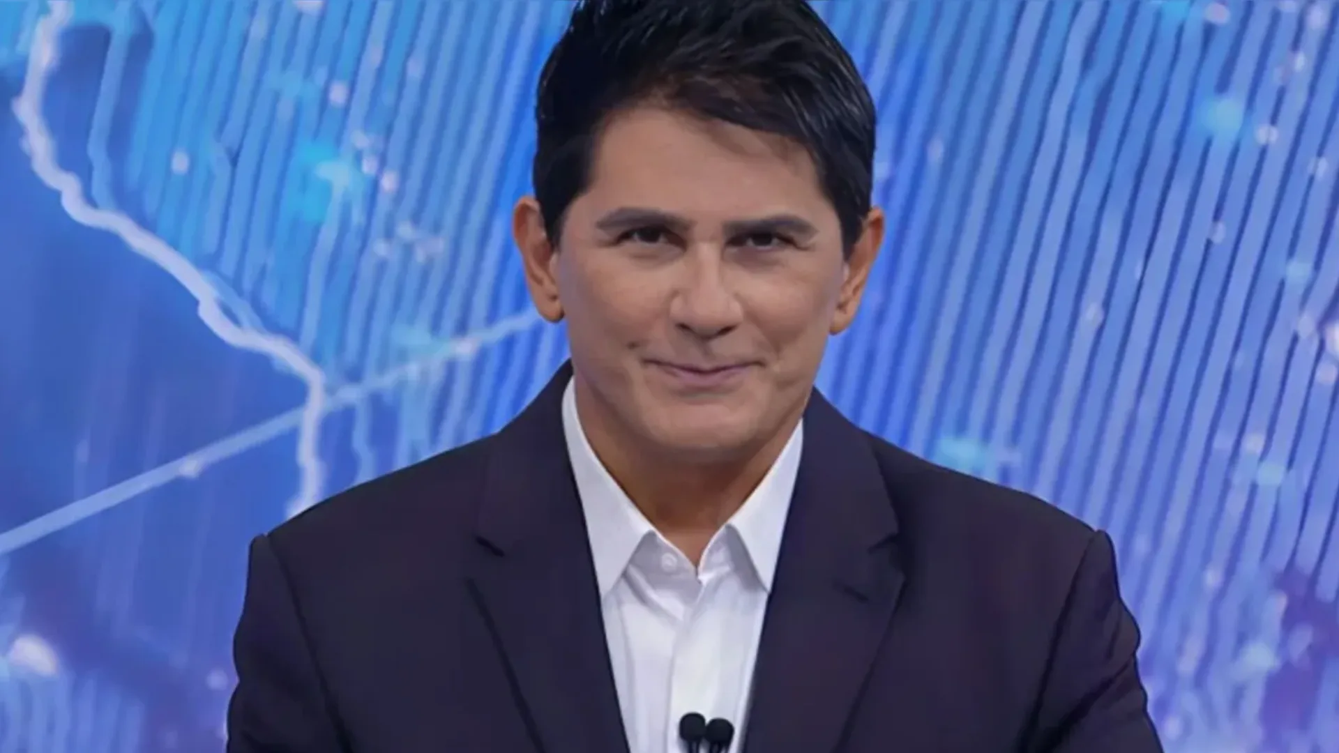 Ao vivo no SBT, César Filho revela que vai se tornar avô