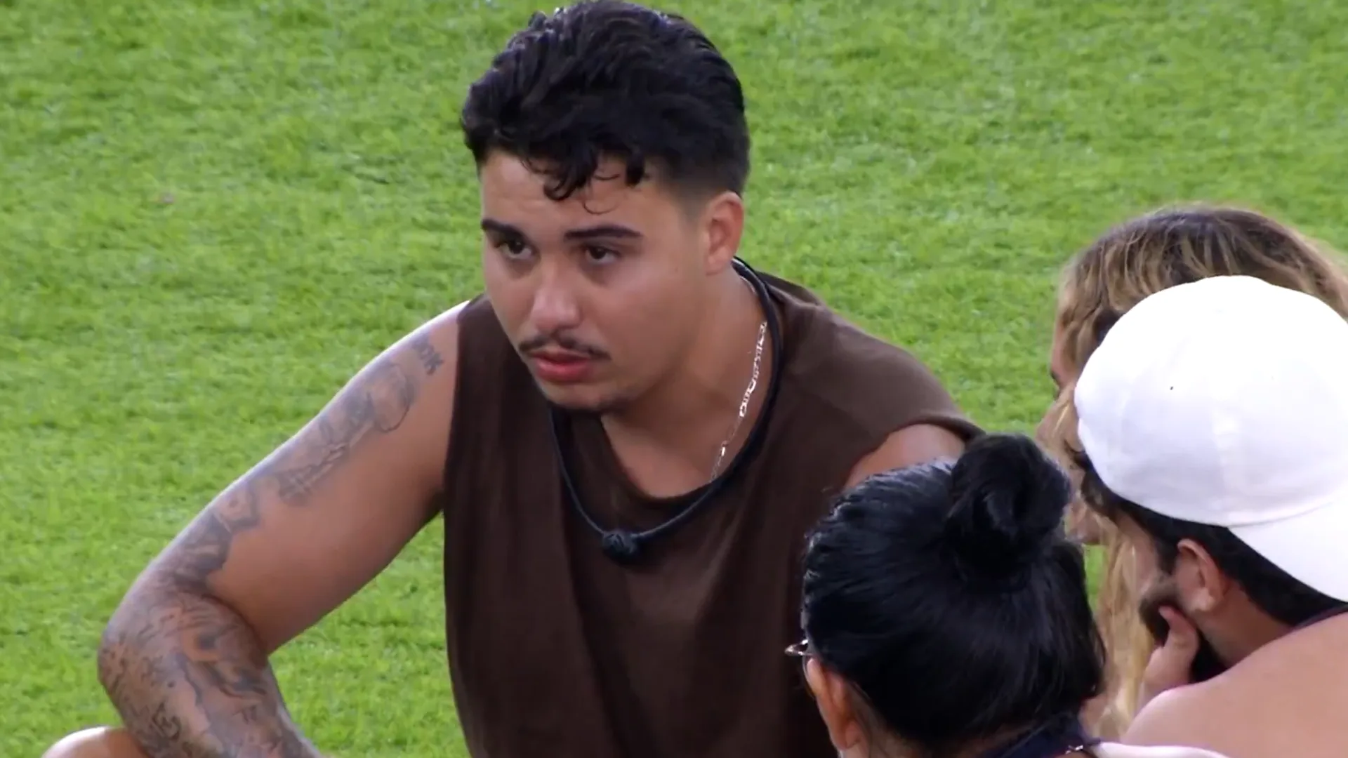 BBB 26: Pedro reúne brothers e fala pela 8ª vez que traiu a esposa