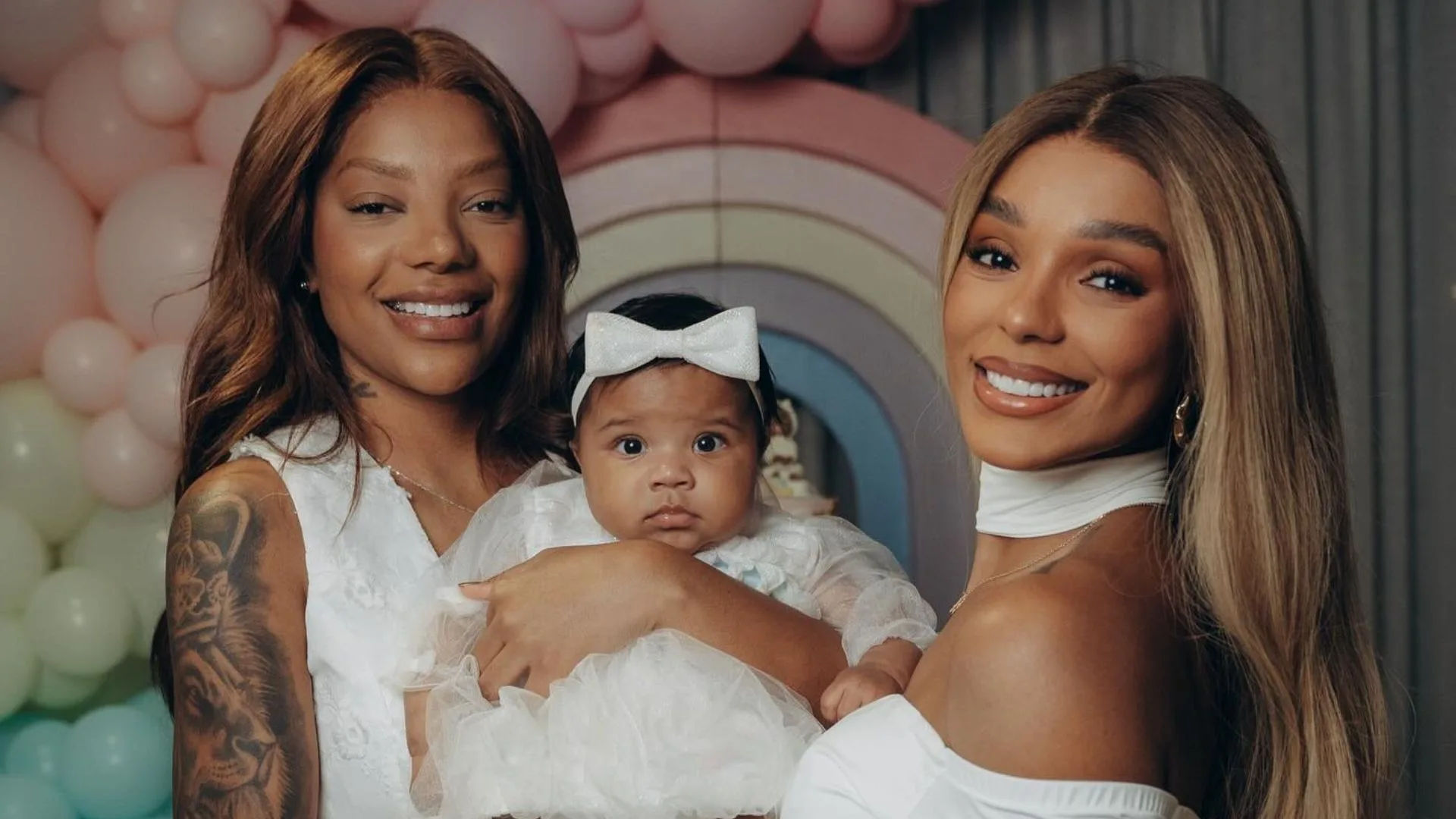 Ludmilla exibe registro fofo de viagem com a esposa e a filha