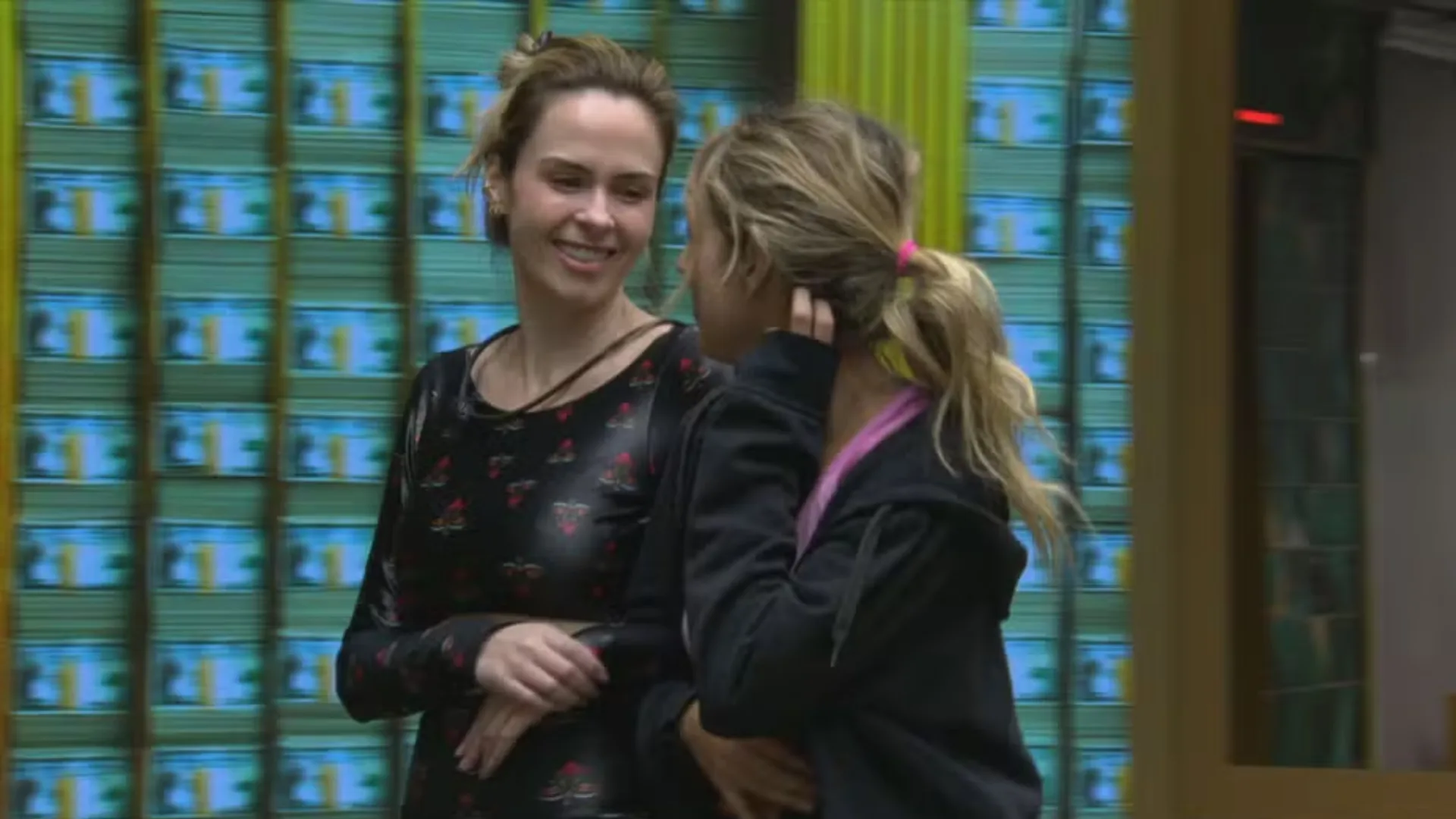 Ana Paula e Samira se divertem analisando os brothers