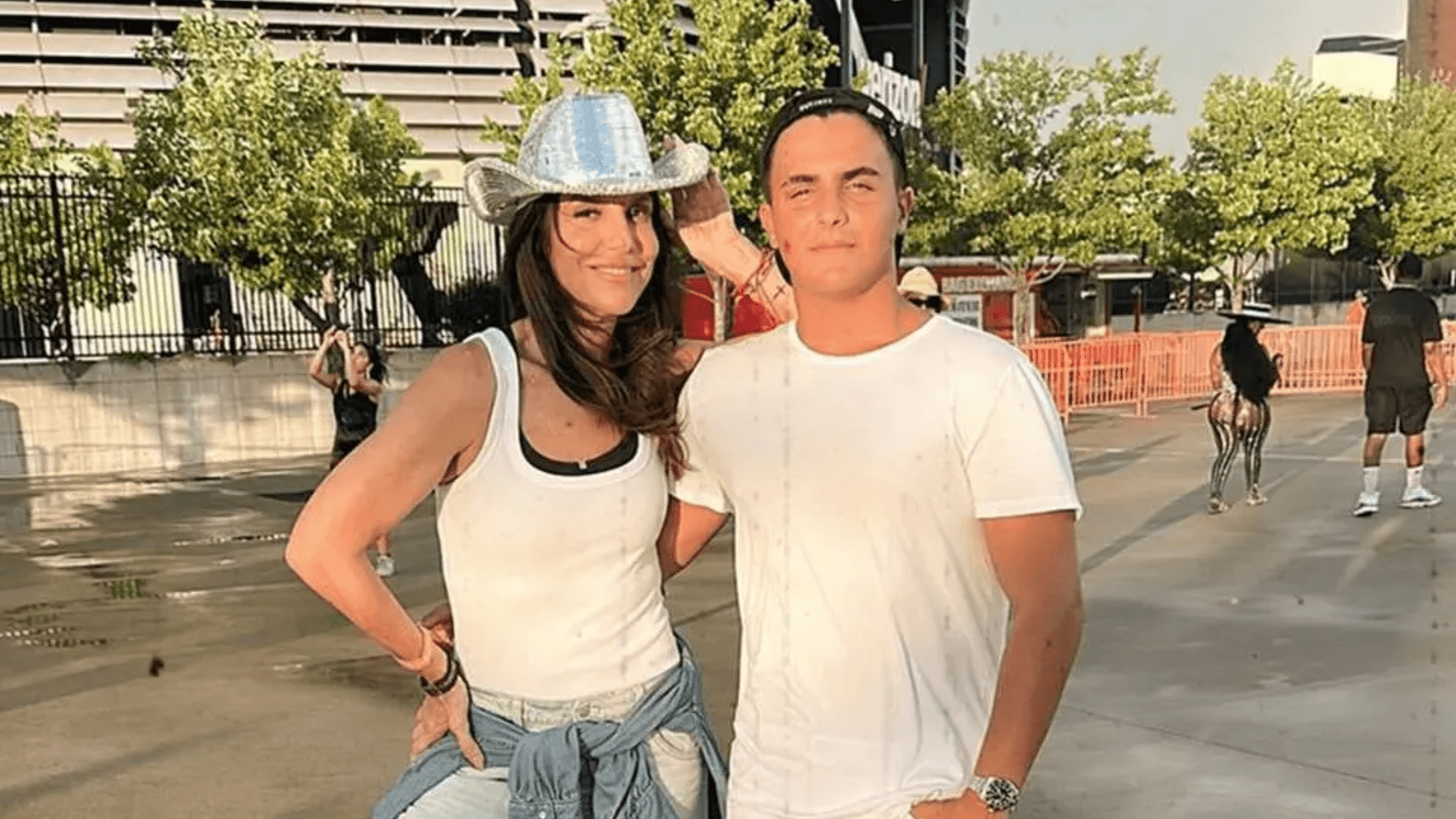Ivete Sangalo e seu filho, Marcelo, se divertem no palco juntos