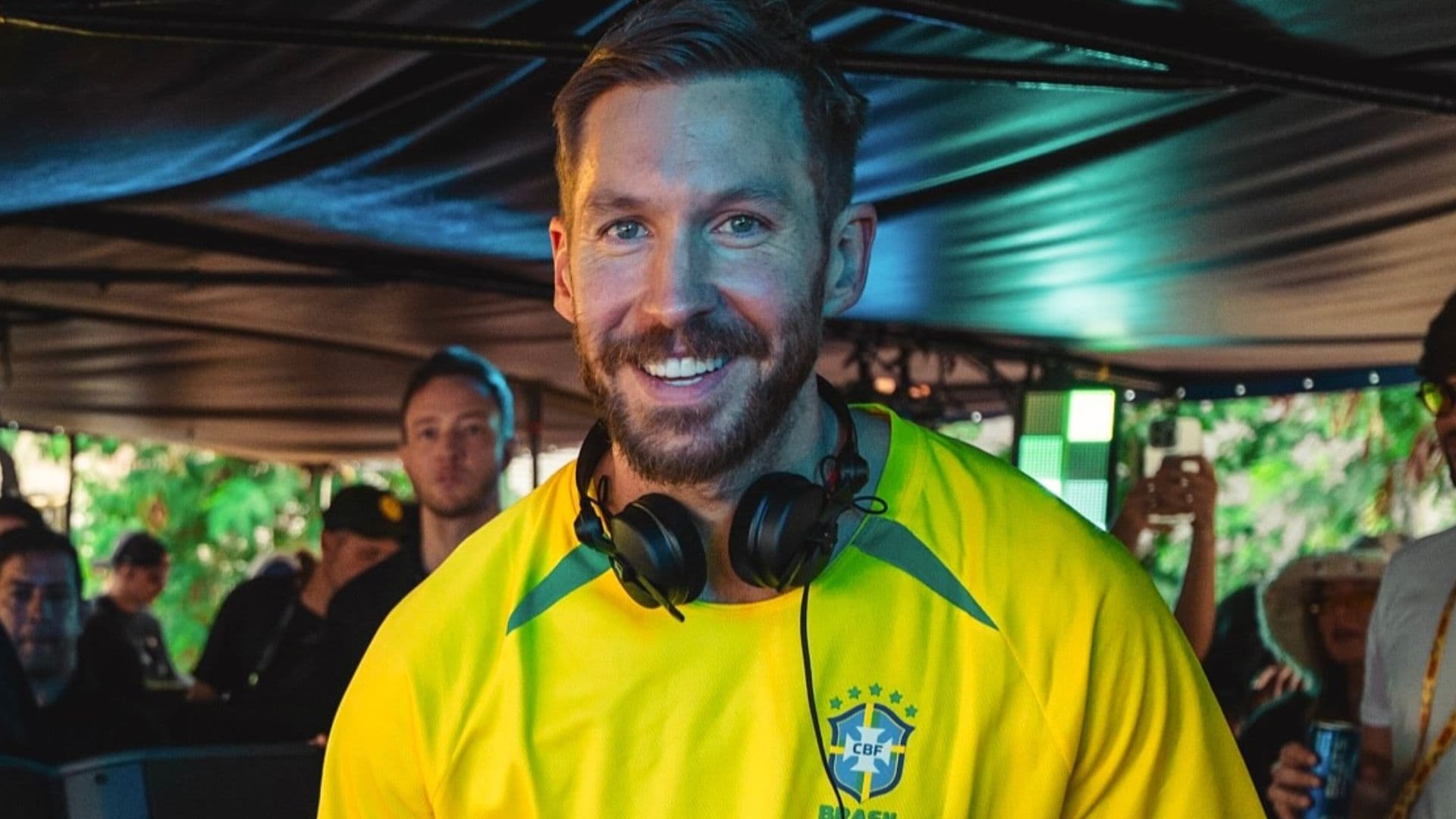 Calvin Harris fica chocado com multidão em bloco de SP: “Isso foi insano”