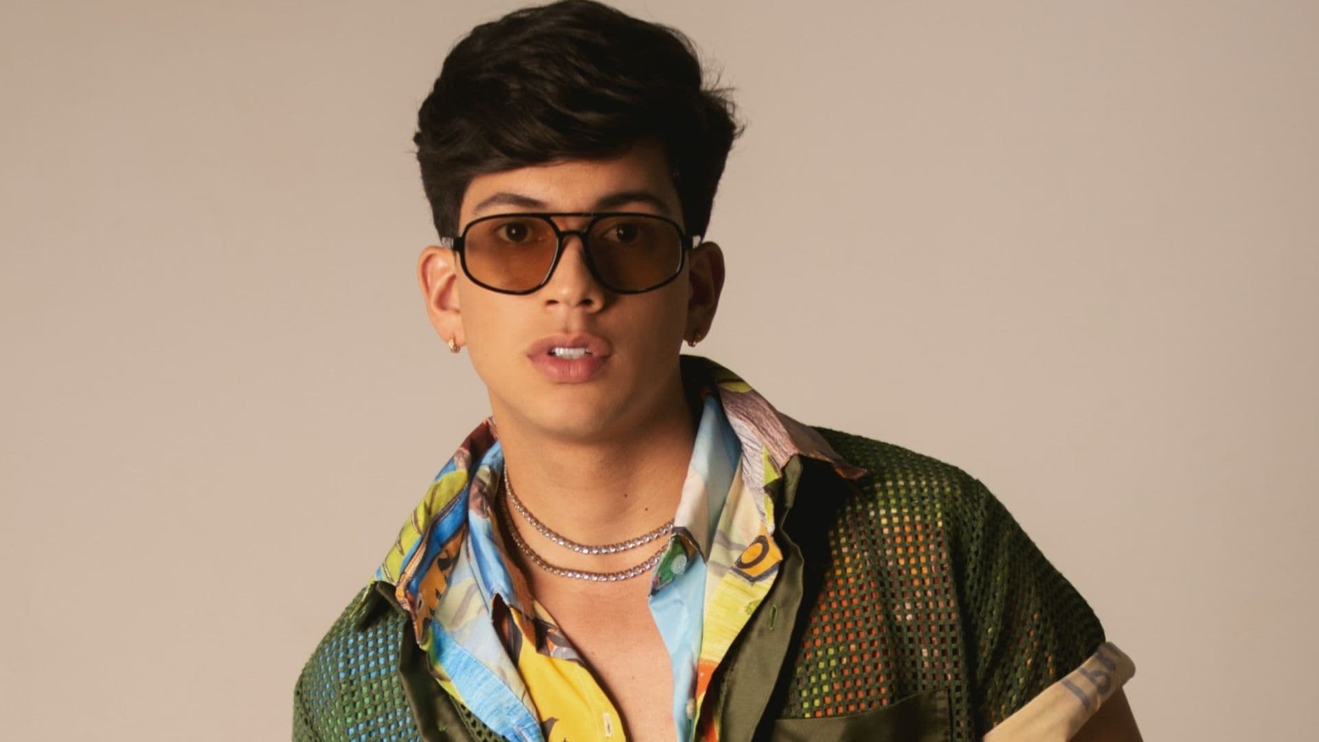 Léo Foguete ‘registra’ nome de Anitta em estrela e cantora reage