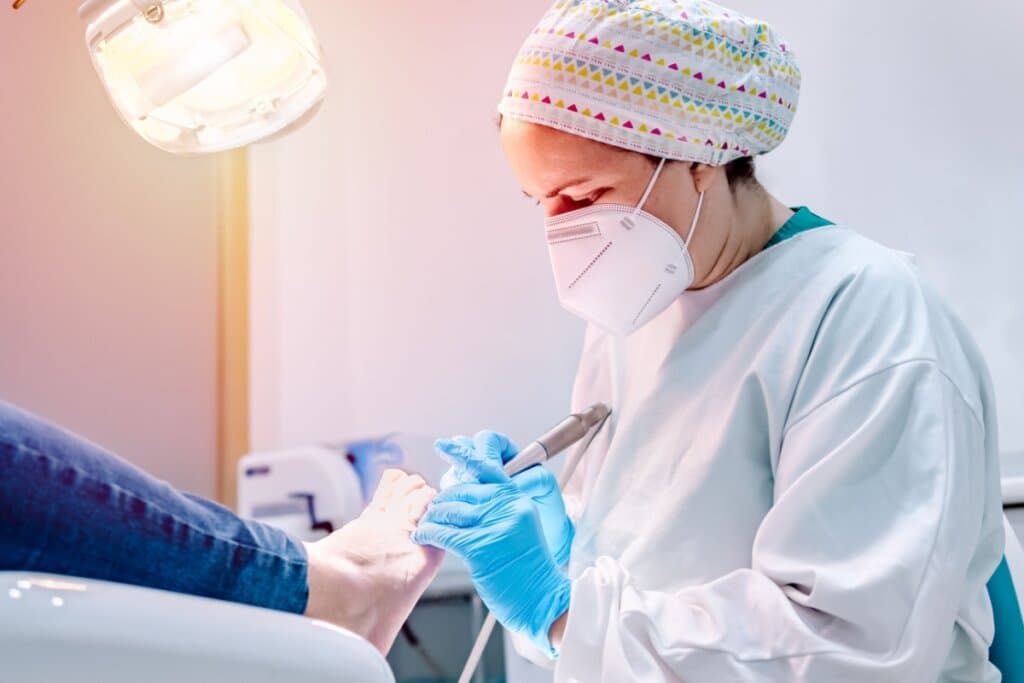 Unha encravada: veja quando procurar atendimento médico para solução definitiva