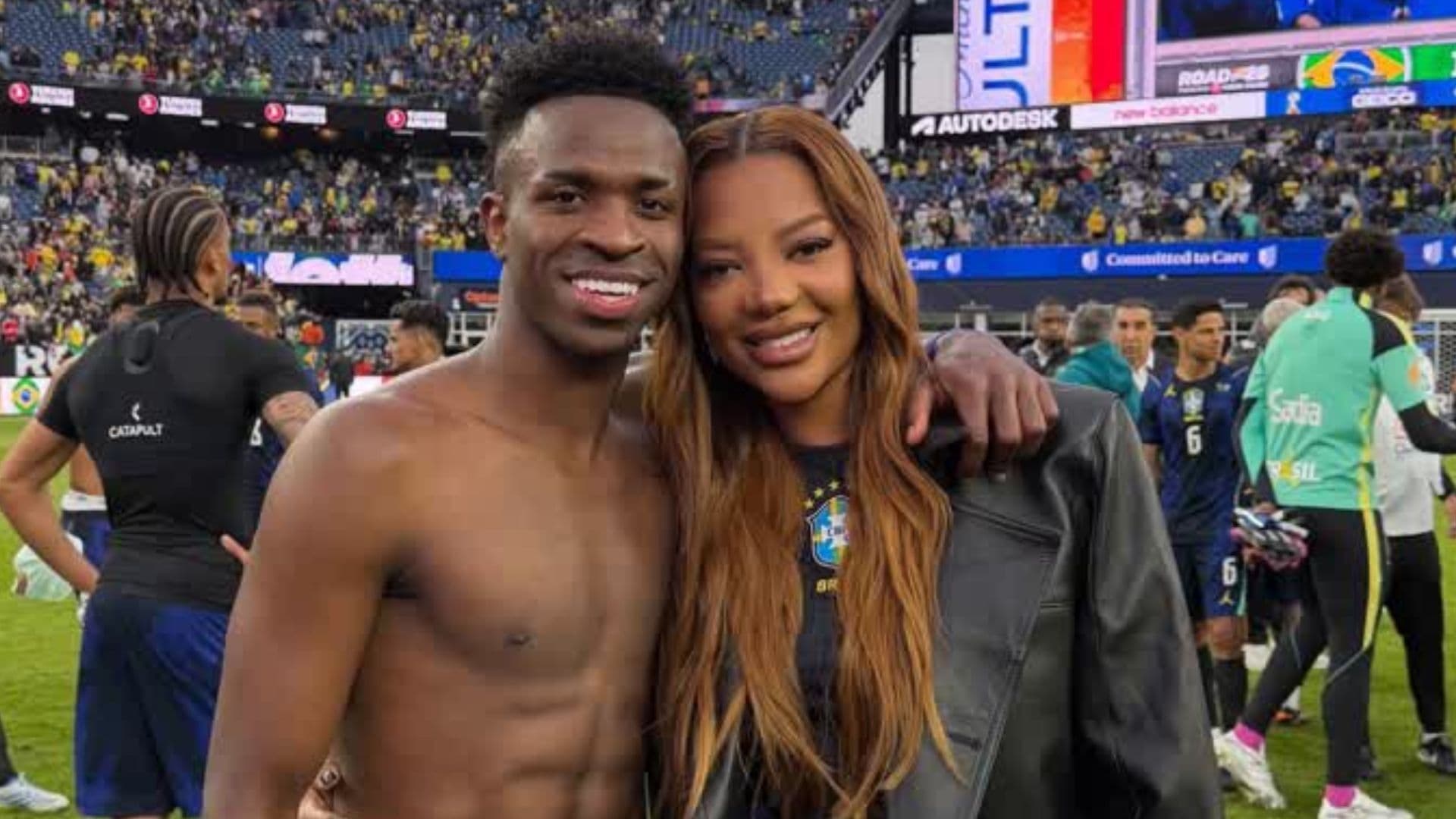 Ludmilla posa ao lado de Vini Jr. após amistoso do Brasil contra a França