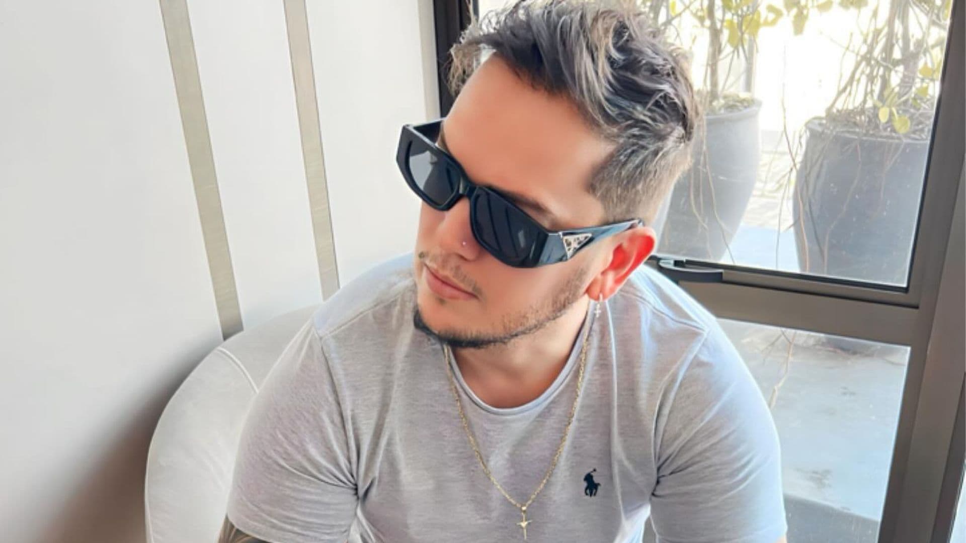 Pai de Melody é agredido pela ex em academia e tem carro de luxo depredado