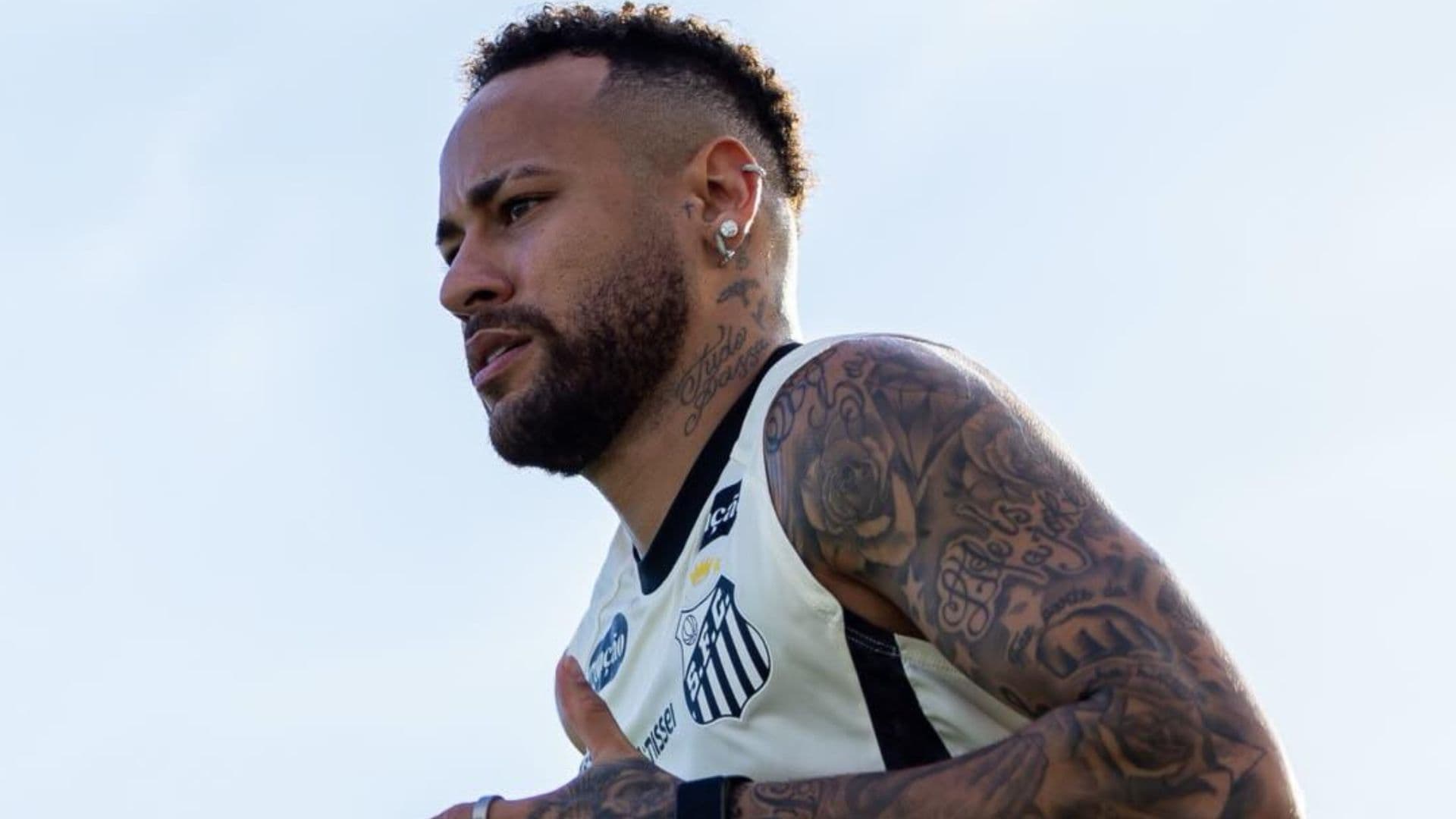 Fora da convocação pela seleção brasileira, Neymar se pronuncia: “Triste e chateado”
