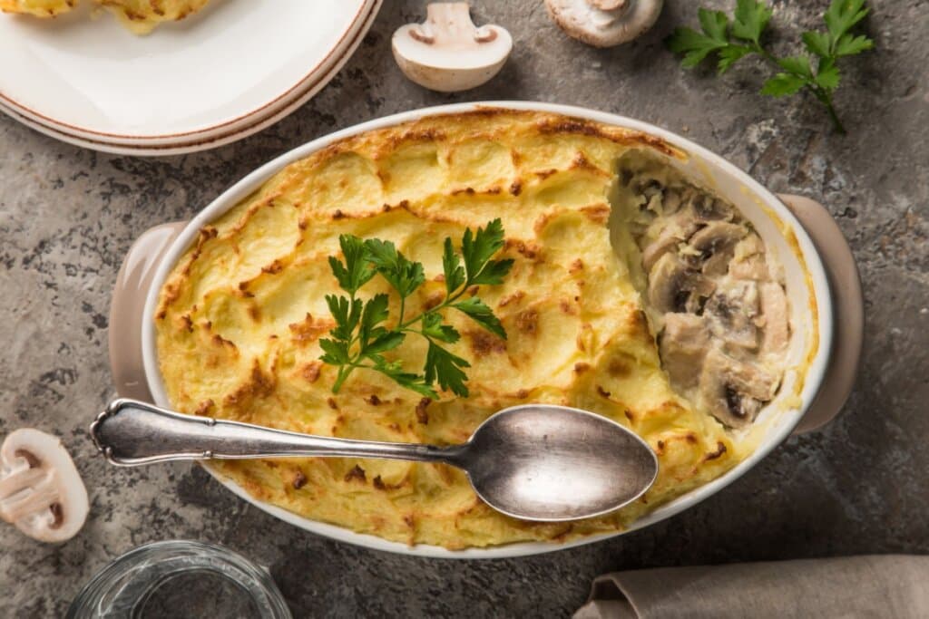 Escondidinho de mandioca: 3 receitas práticas e deliciosas para o jantar