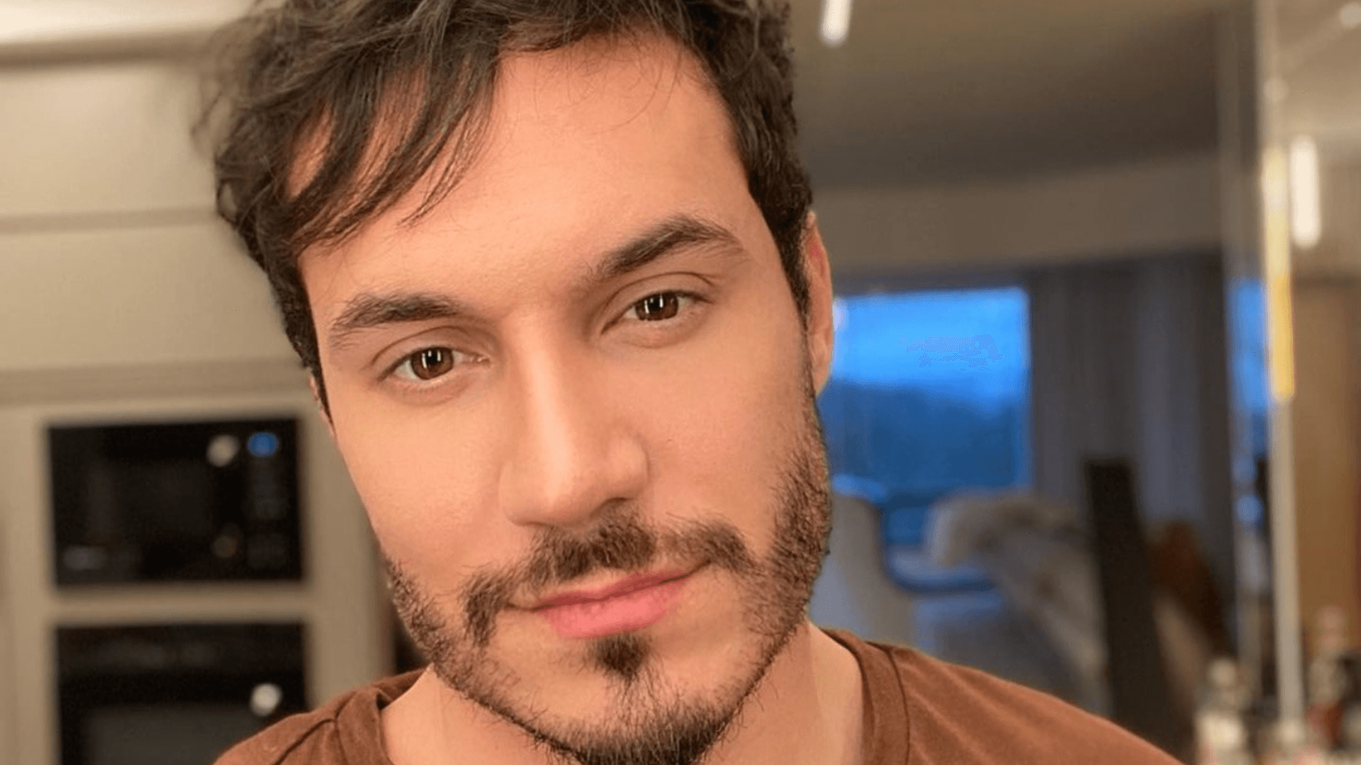 Eliezer revela que contratou funcionária procurada pela polícia sem saber