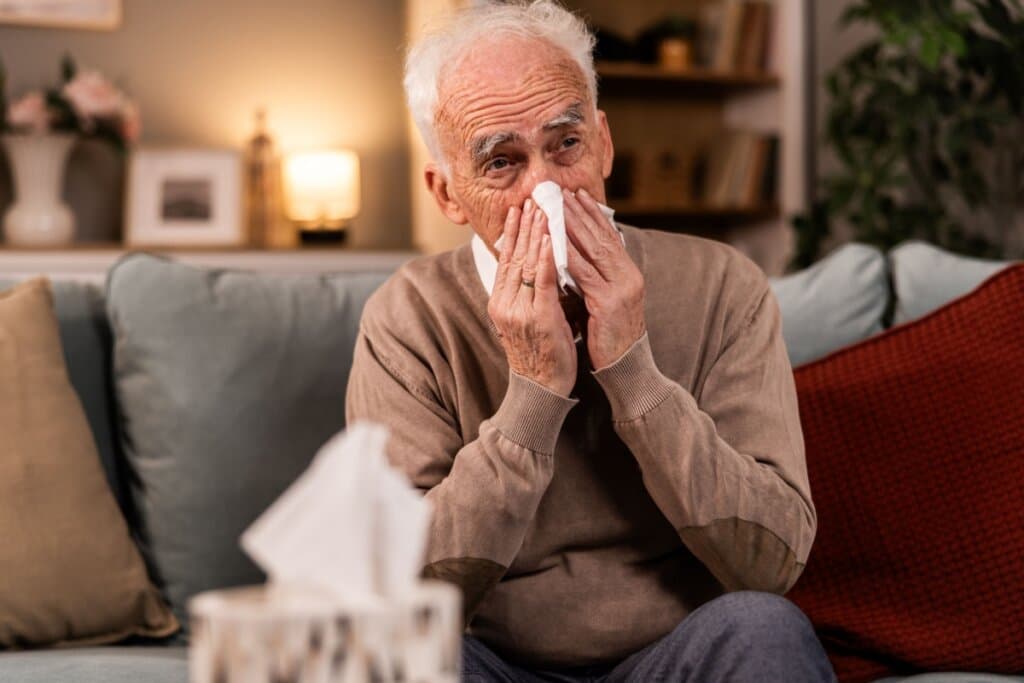 Doenças respiratórias: 5 cuidados para proteger a saúde dos idosos no outono